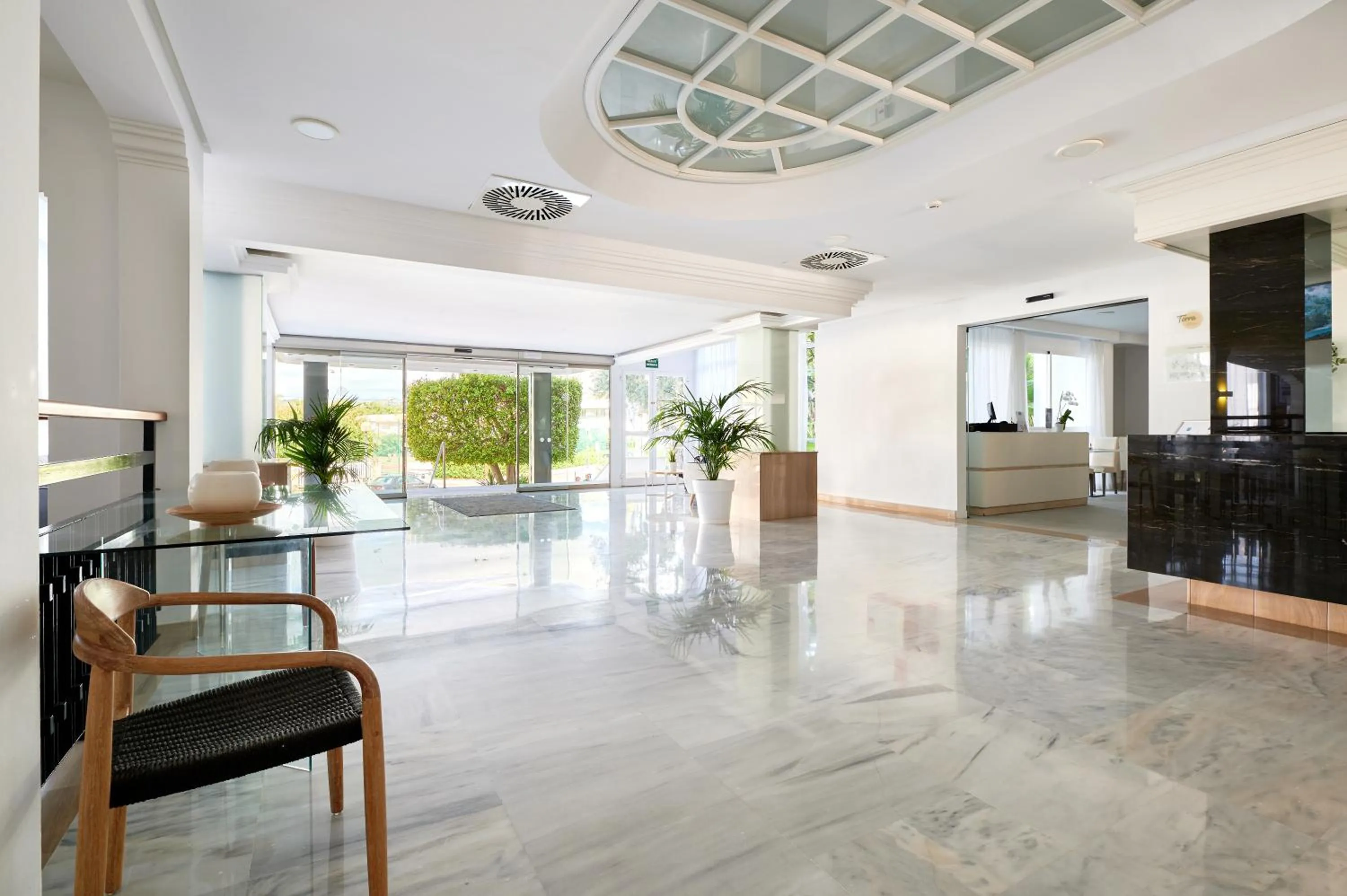 Lobby or reception in AluaSun Continental Park Hotel & Apartments