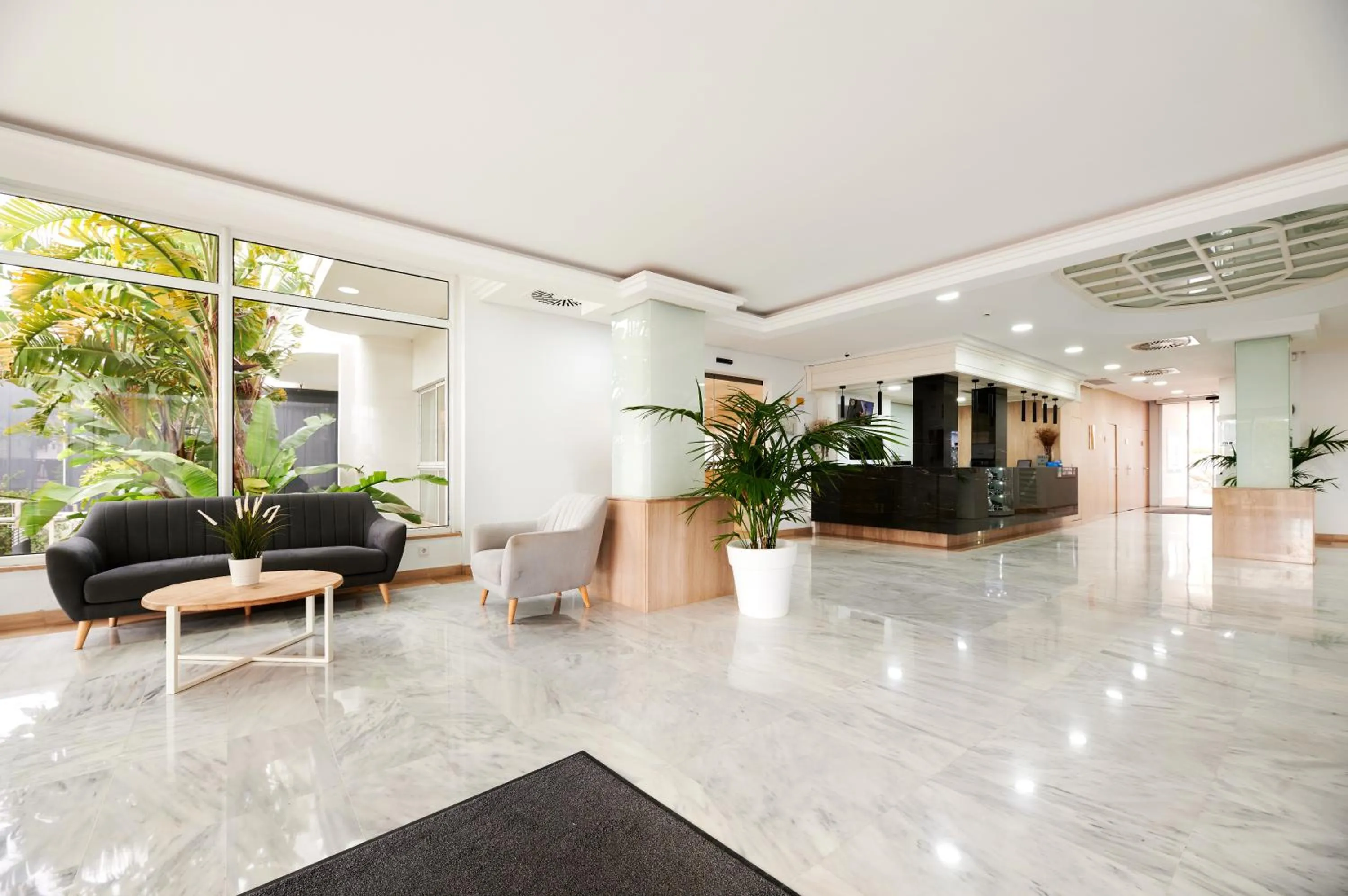 Lobby or reception in AluaSun Continental Park Hotel & Apartments