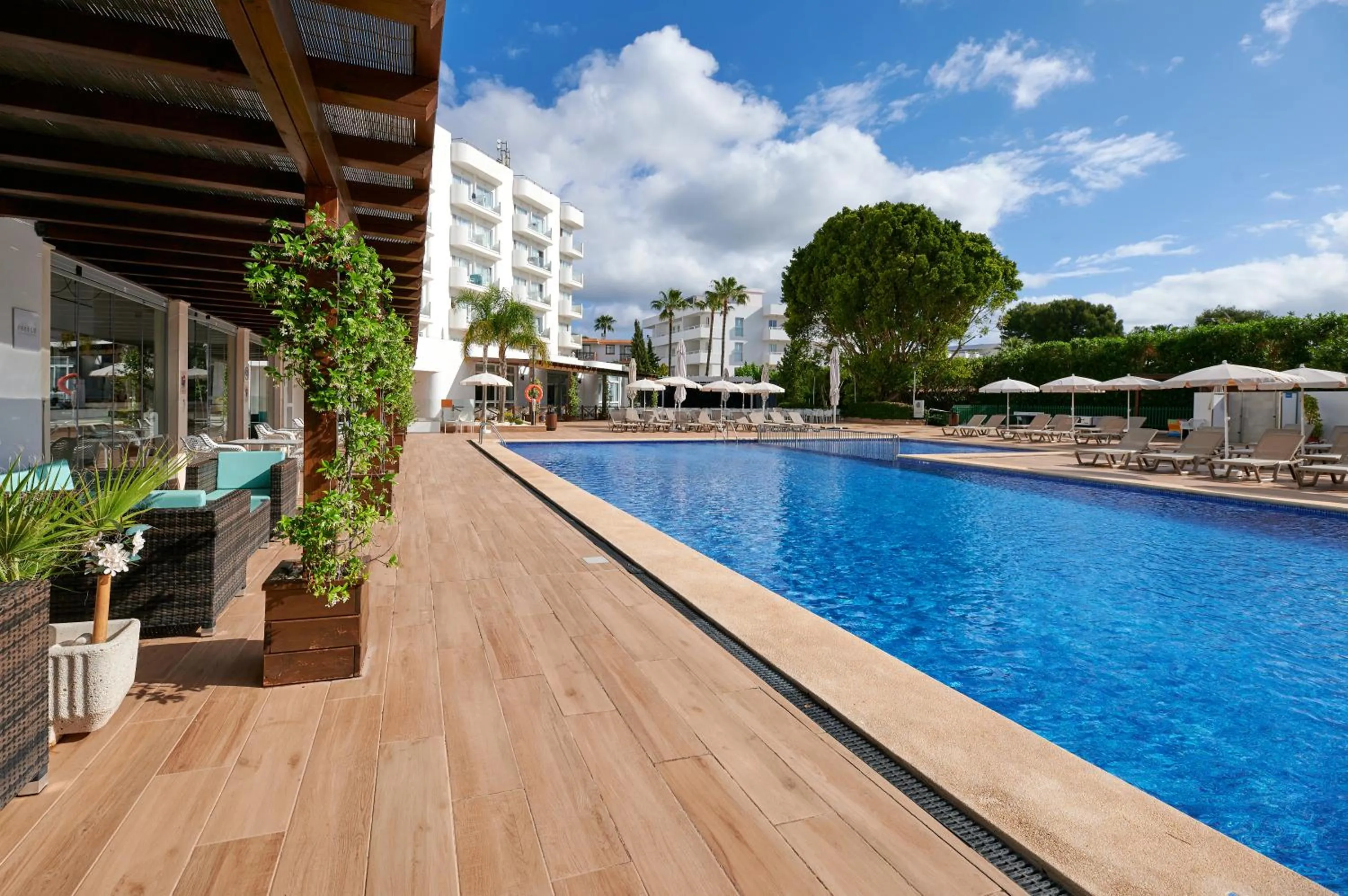 Swimming pool in AluaSun Continental Park Hotel & Apartments