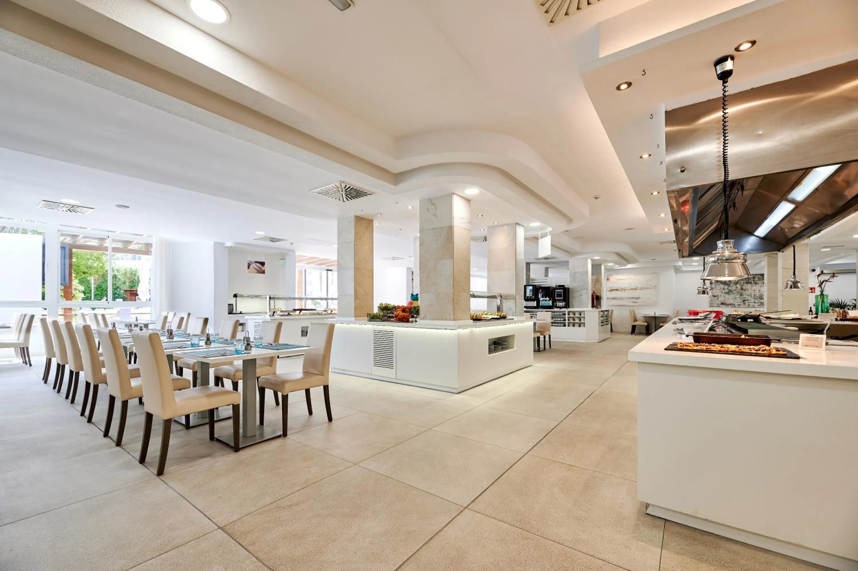 Restaurant/places to eat in AluaSun Continental Park Hotel & Apartments