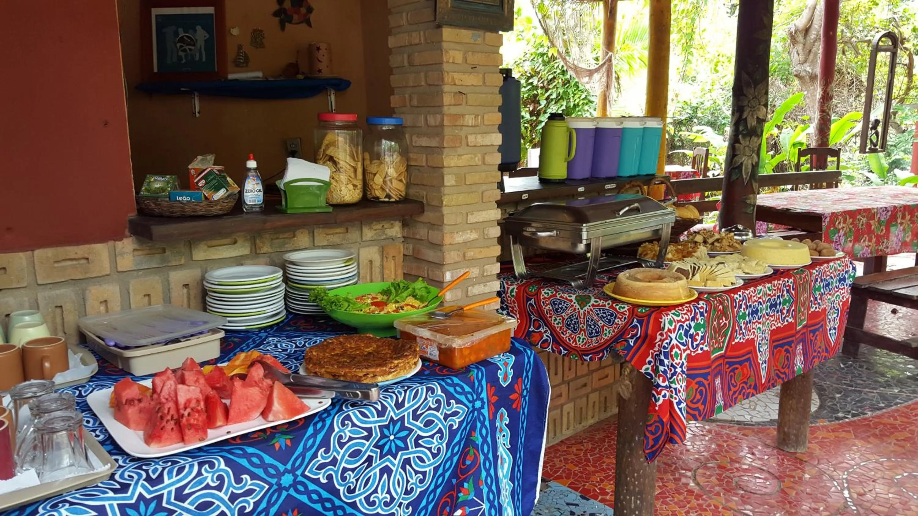 Buffet breakfast in Imbassaí Pousada Hostel Lujimba