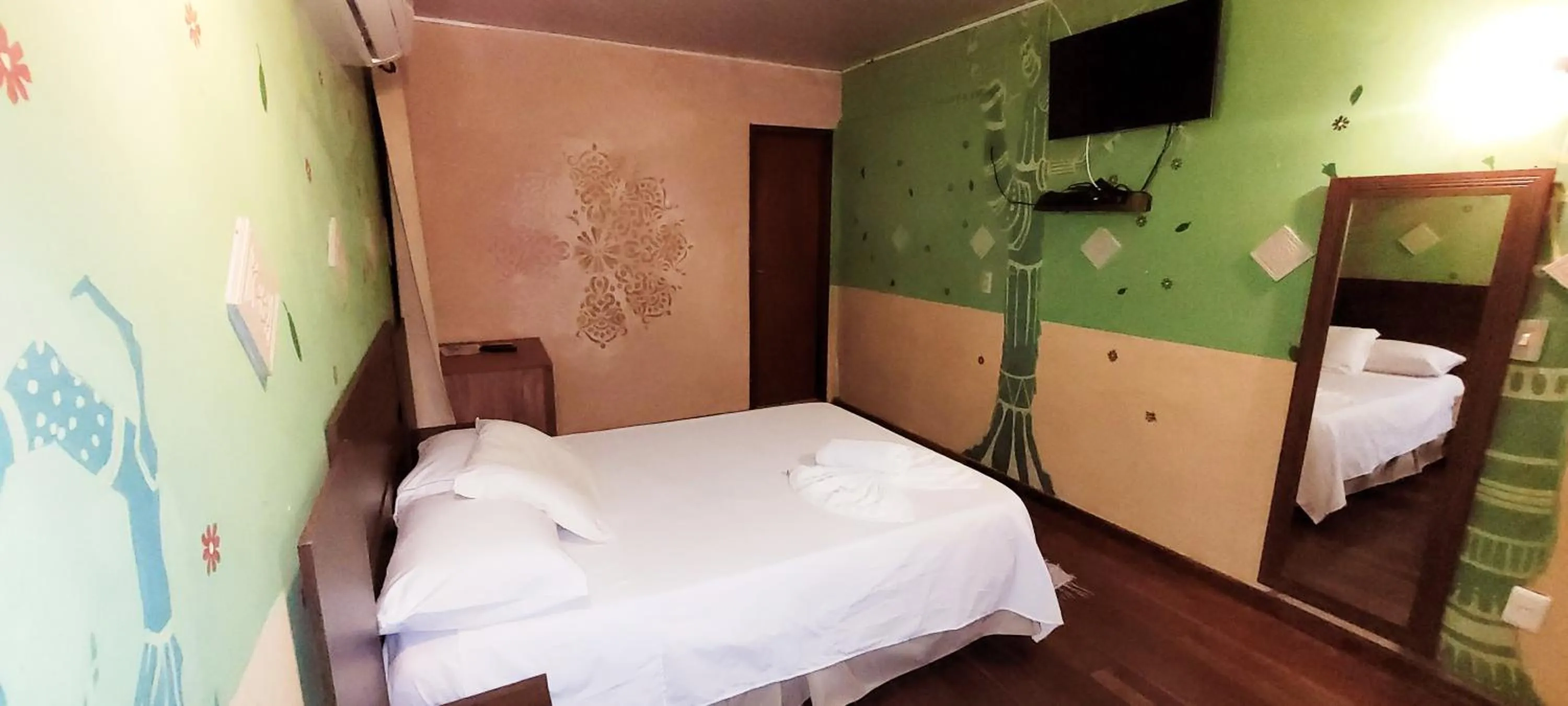 Photo of the whole room, Bed in Imbassaí Pousada Hostel Lujimba