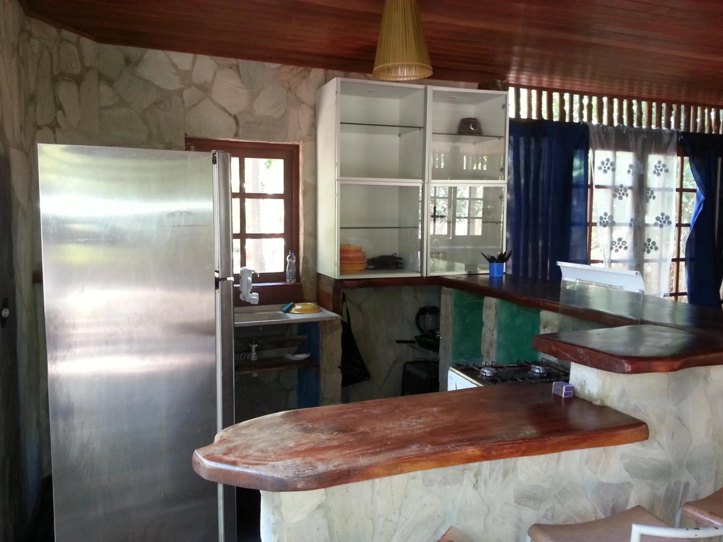 Kitchen or kitchenette in Imbassaí Pousada Hostel Lujimba