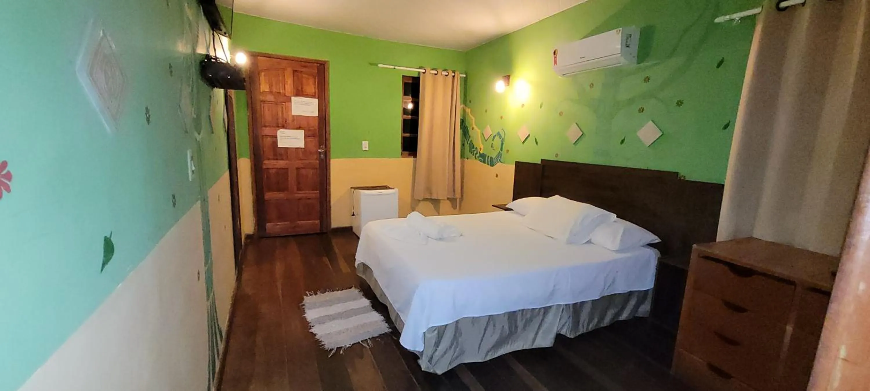 Photo of the whole room, Bed in Imbassaí Pousada Hostel Lujimba