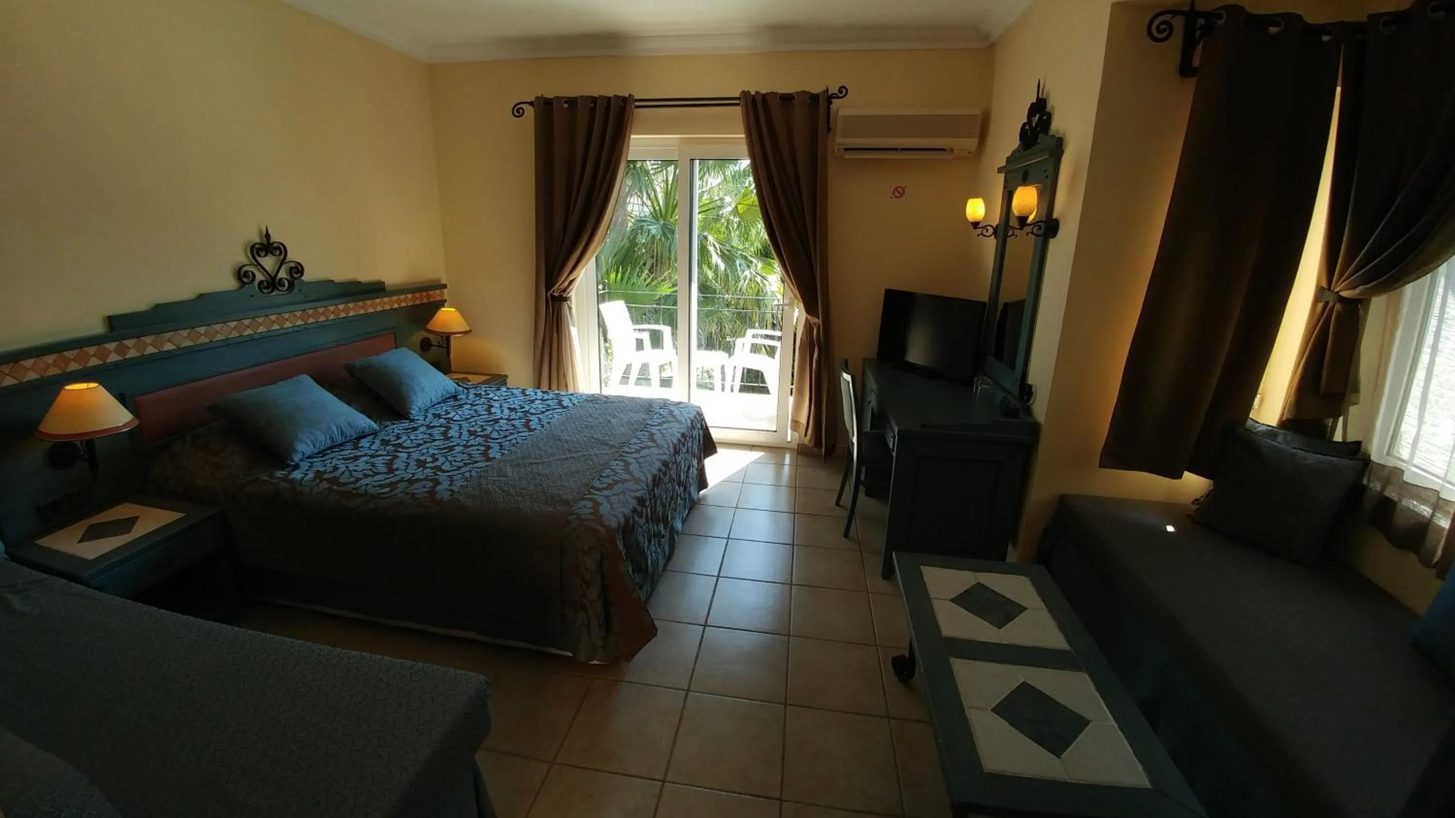 Bedroom in Club Alla Turca