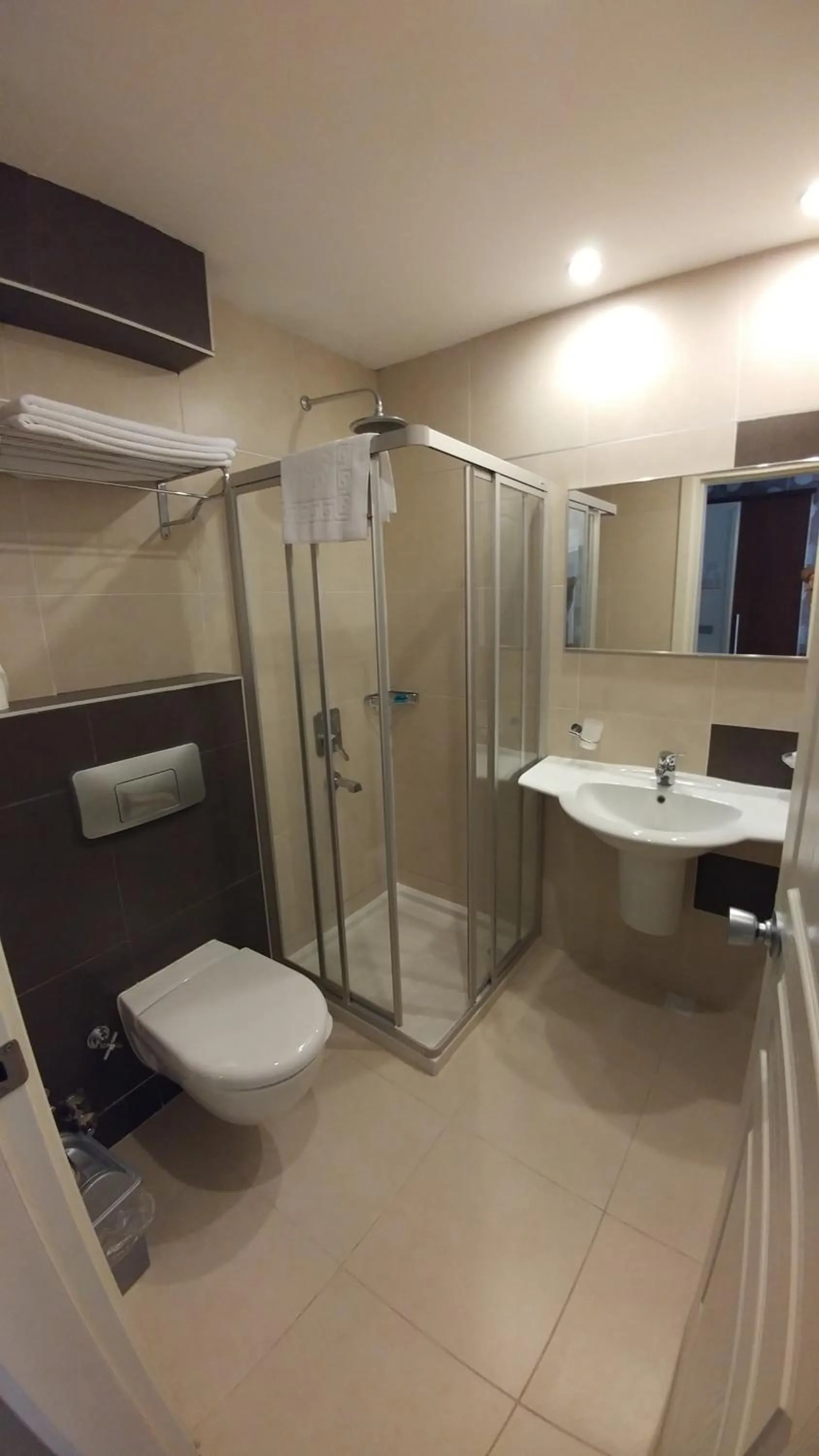 Shower in Club Alla Turca