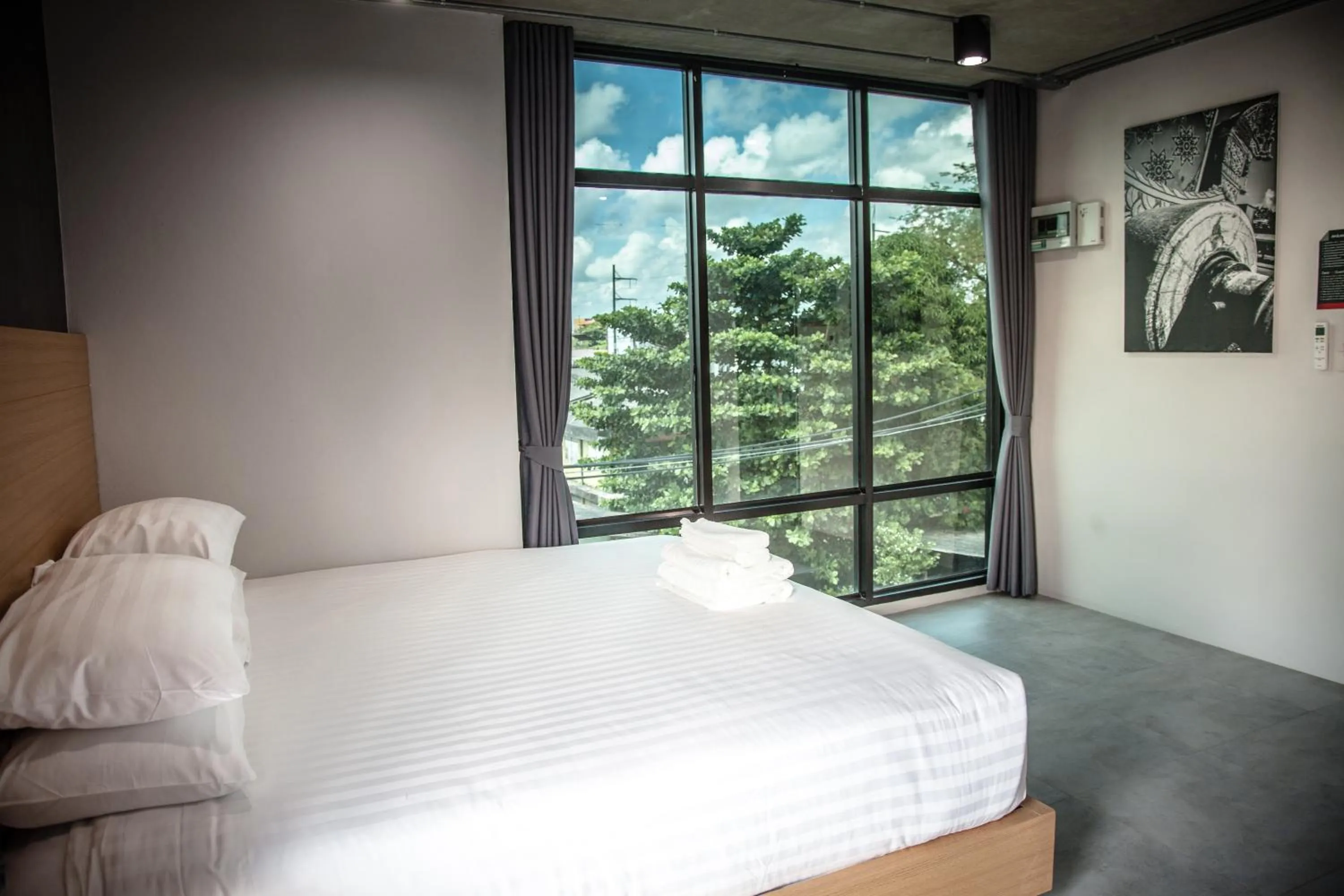 View (from property/room), Bed in M1 Hotel