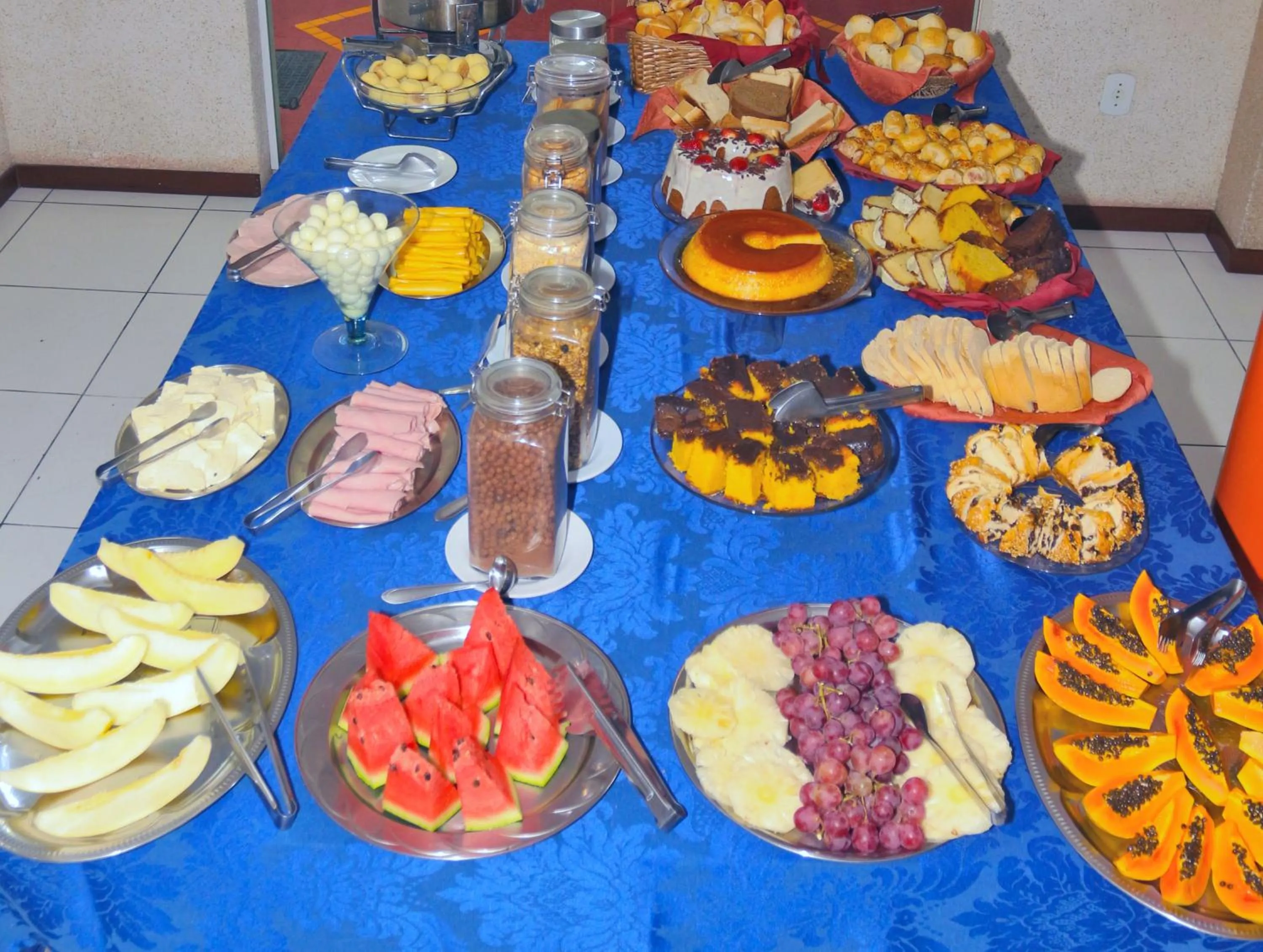 Buffet breakfast in Pousada Águas do Forte