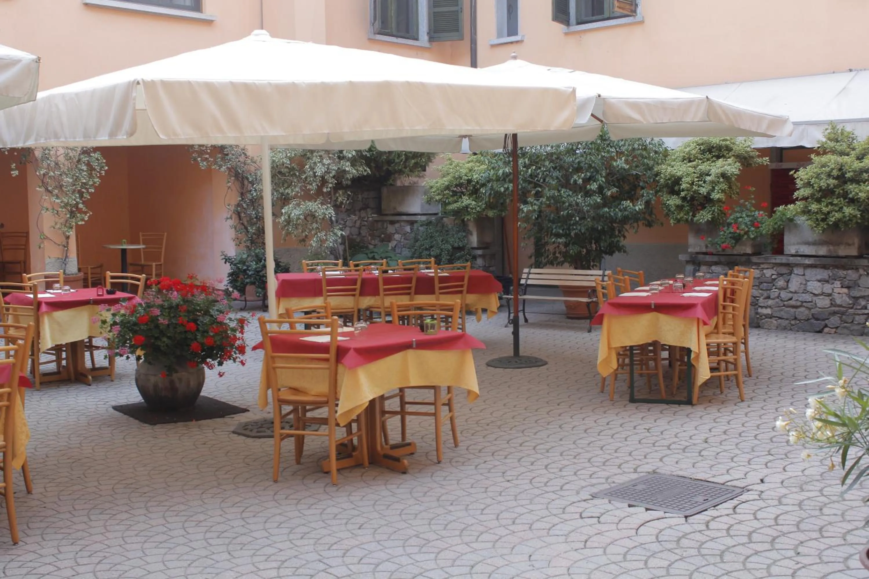 Restaurant/places to eat in Al Vecchio Palazzo