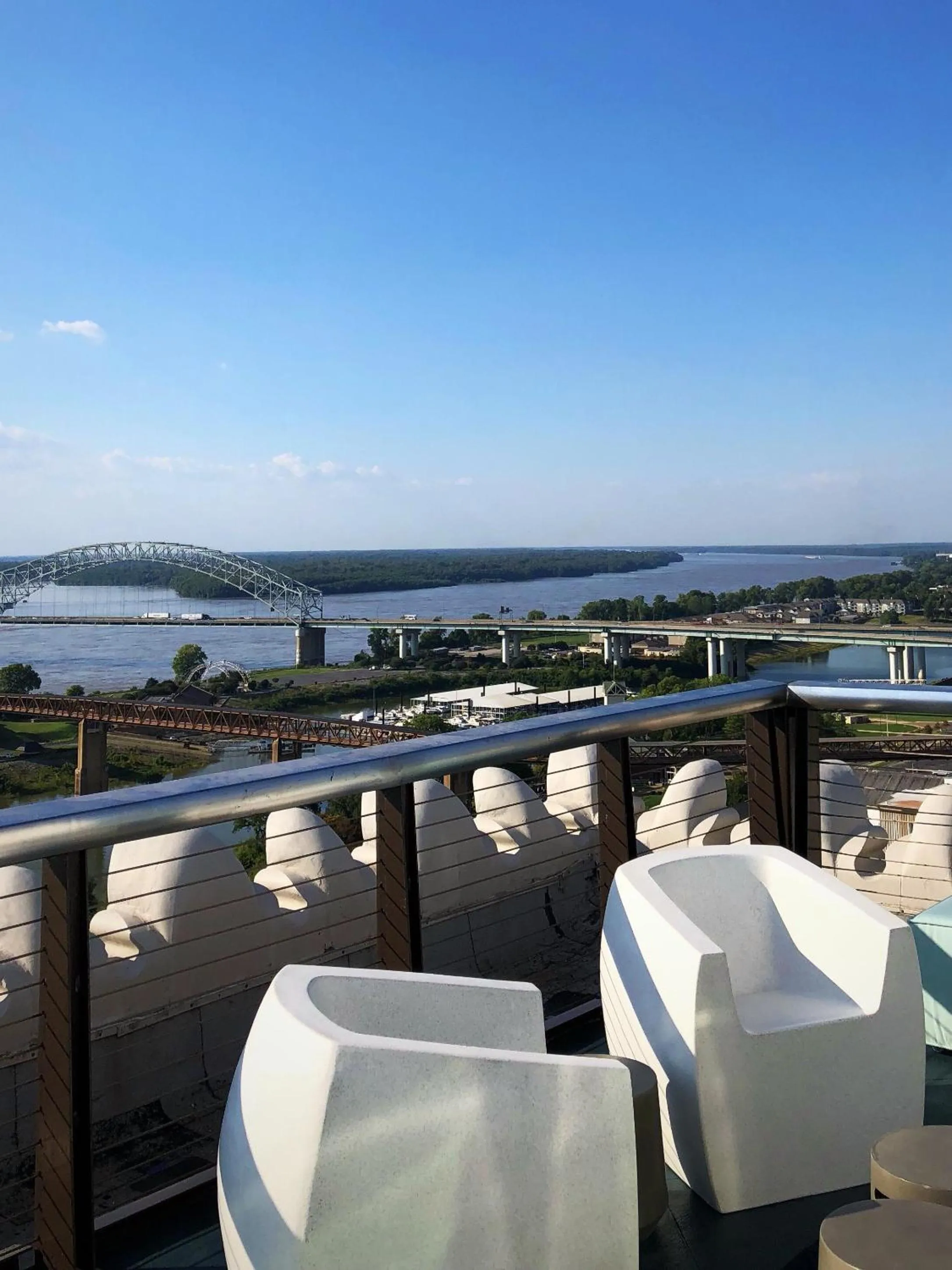 Food and drinks in Hu Hotel Memphis