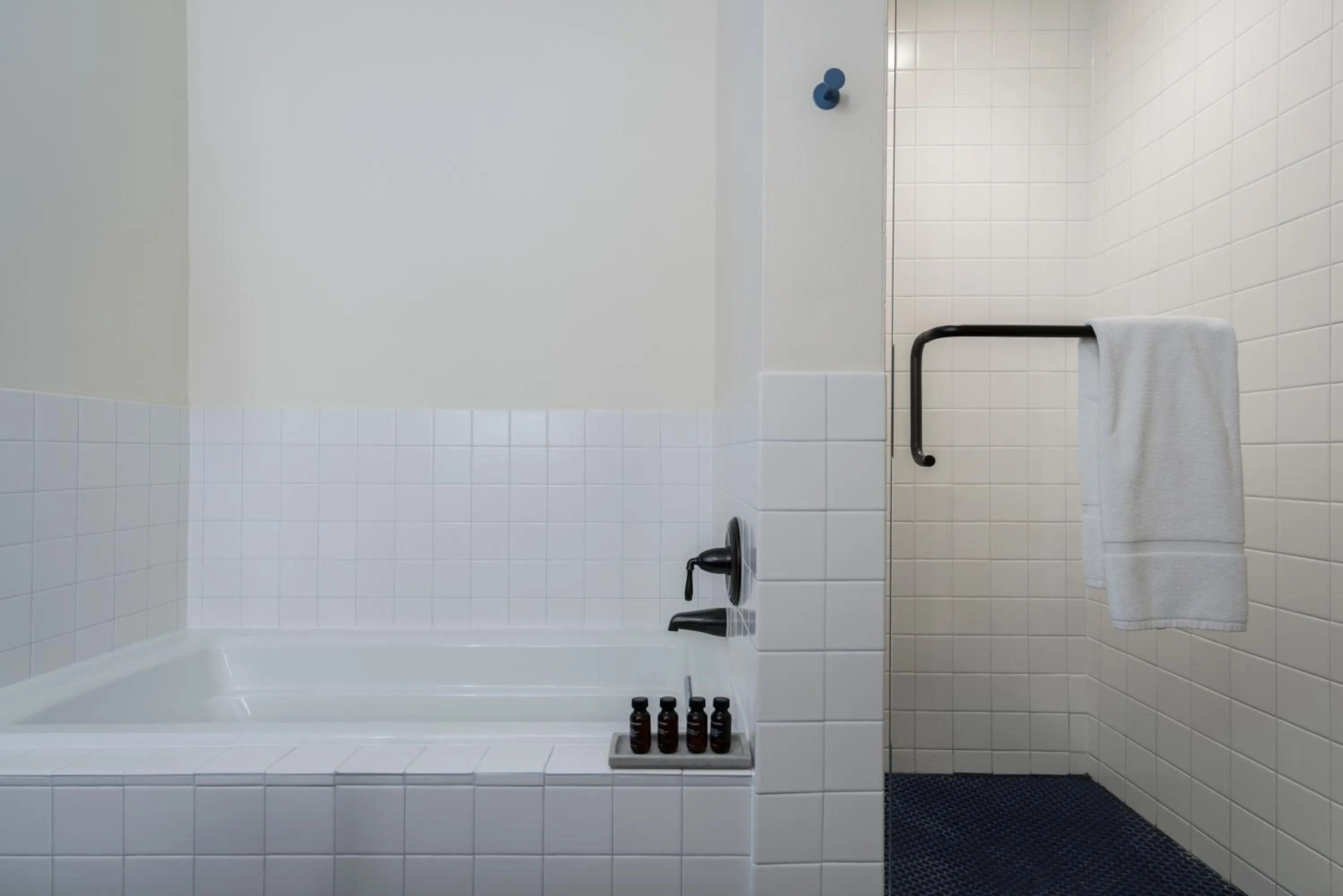 Bathroom in Hu Hotel Memphis