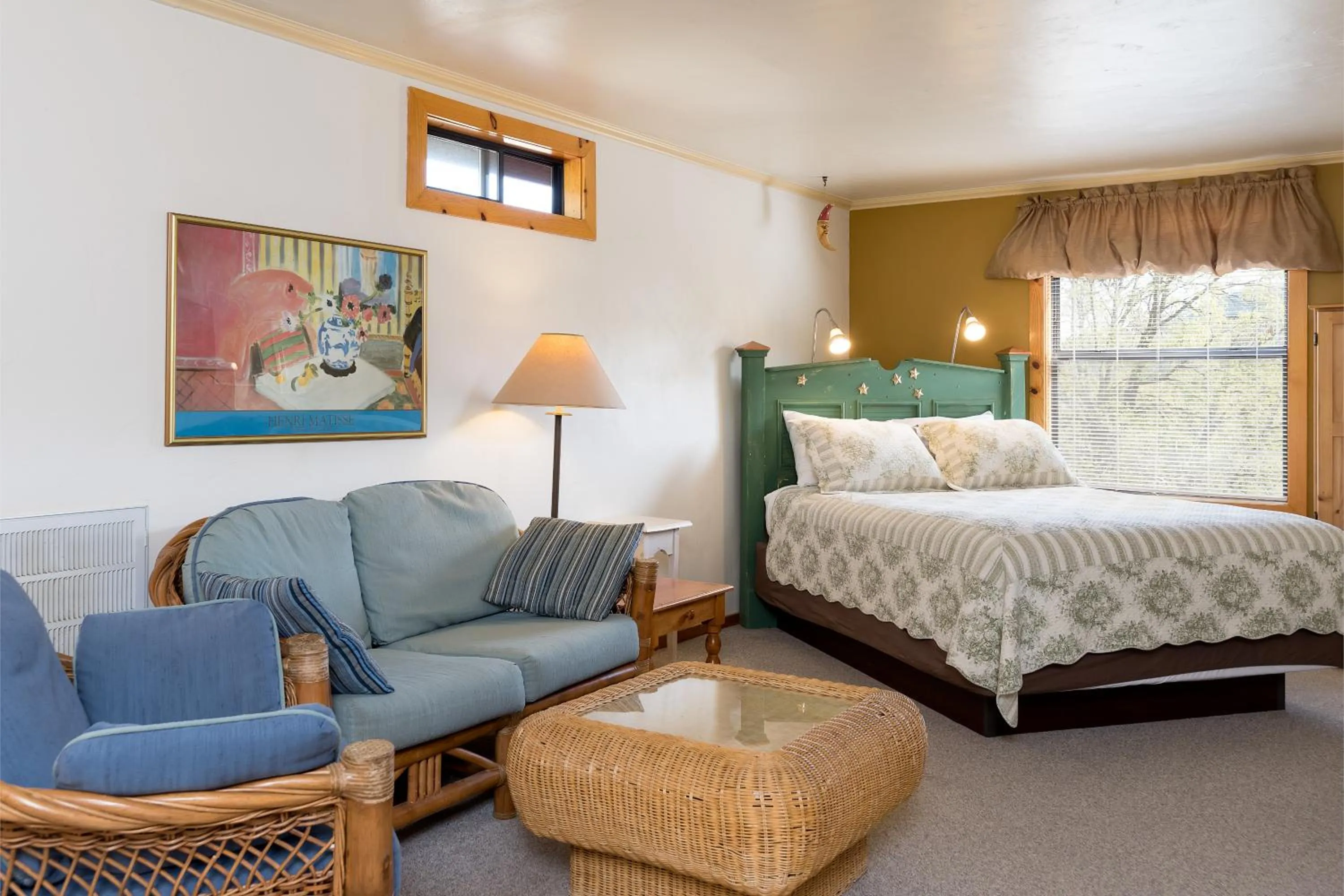 Photo of the whole room in Homestead Cottages