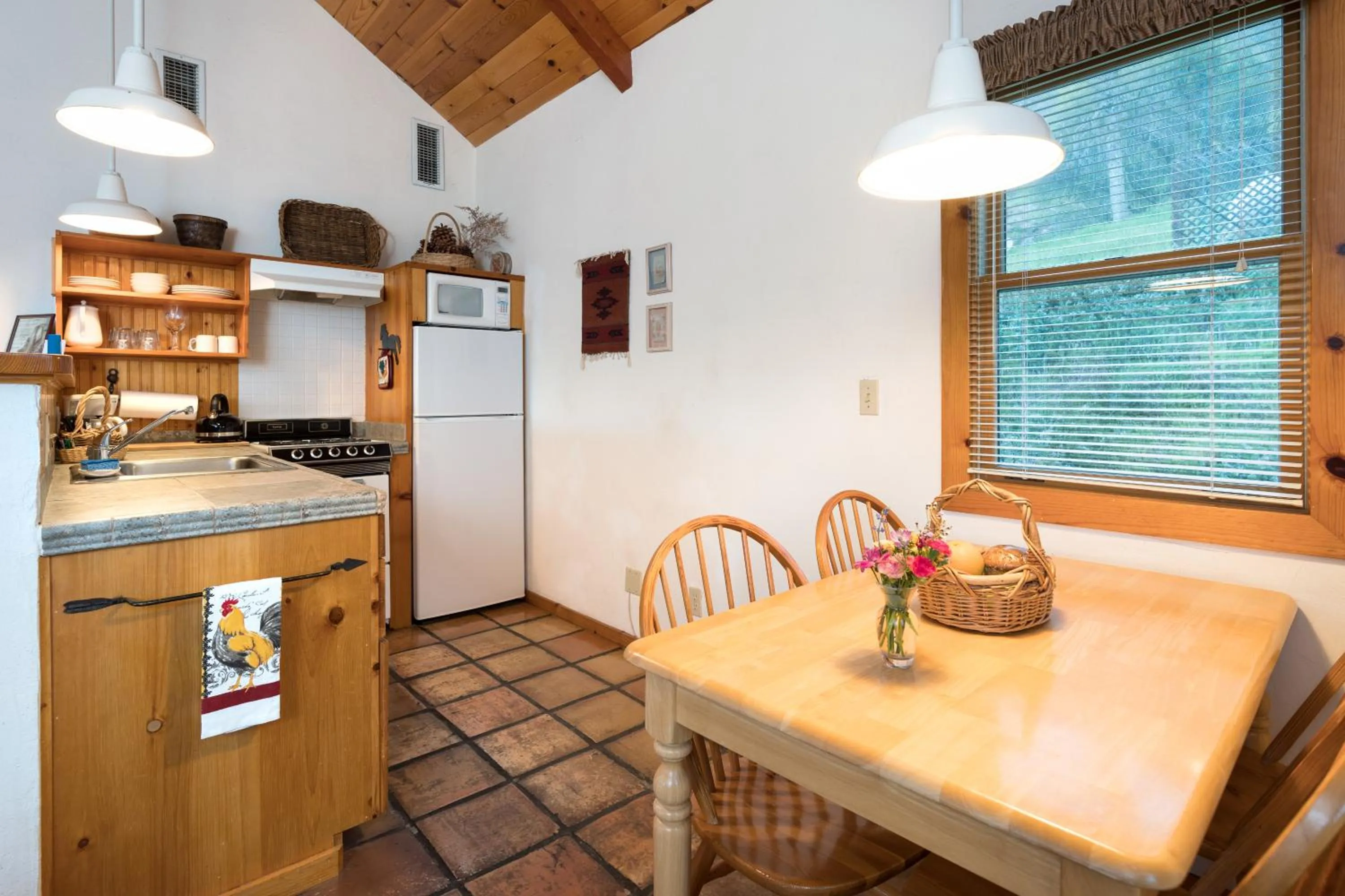 Dining area in Homestead Cottages