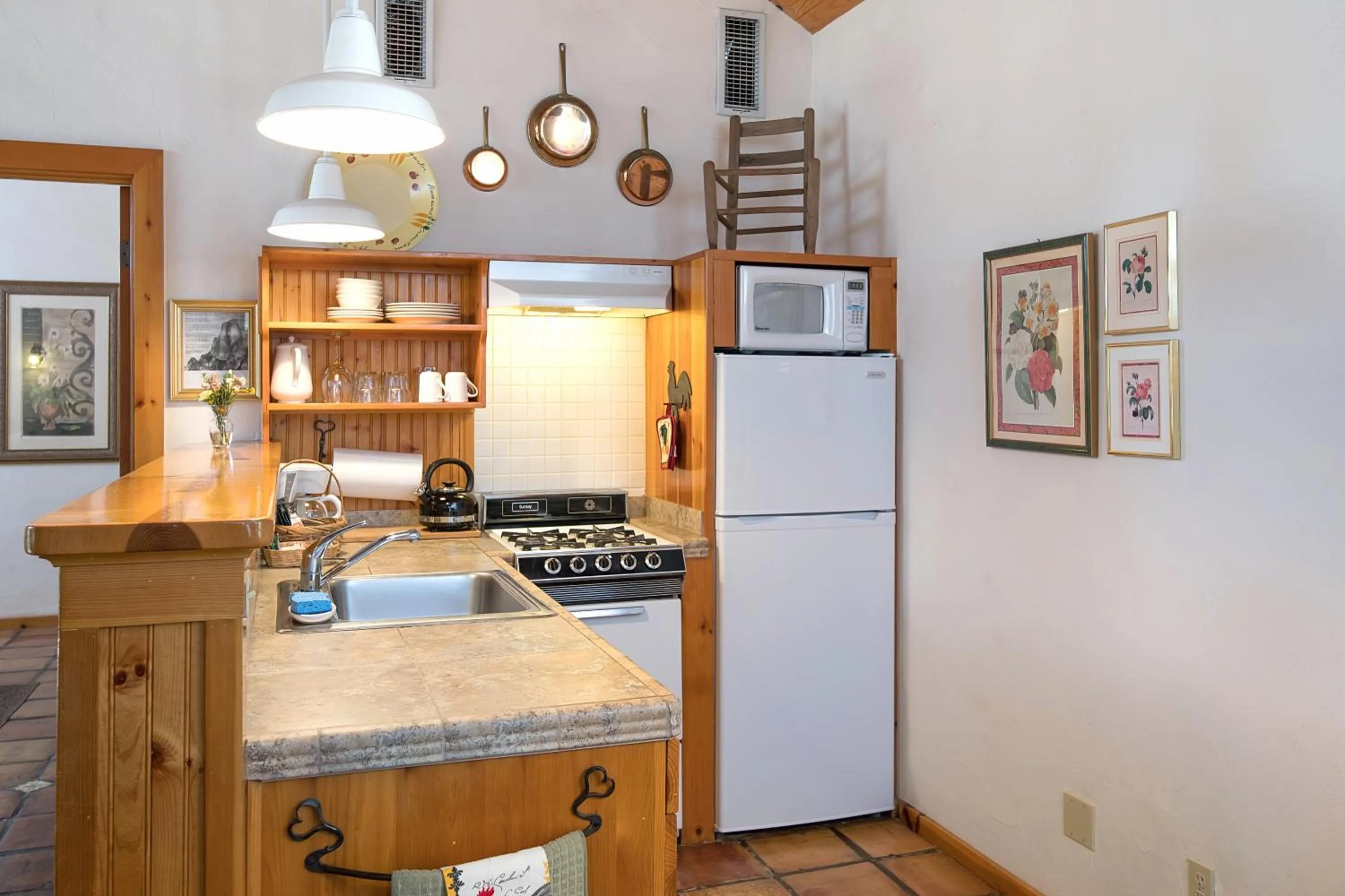 Kitchen or kitchenette in Homestead Cottages