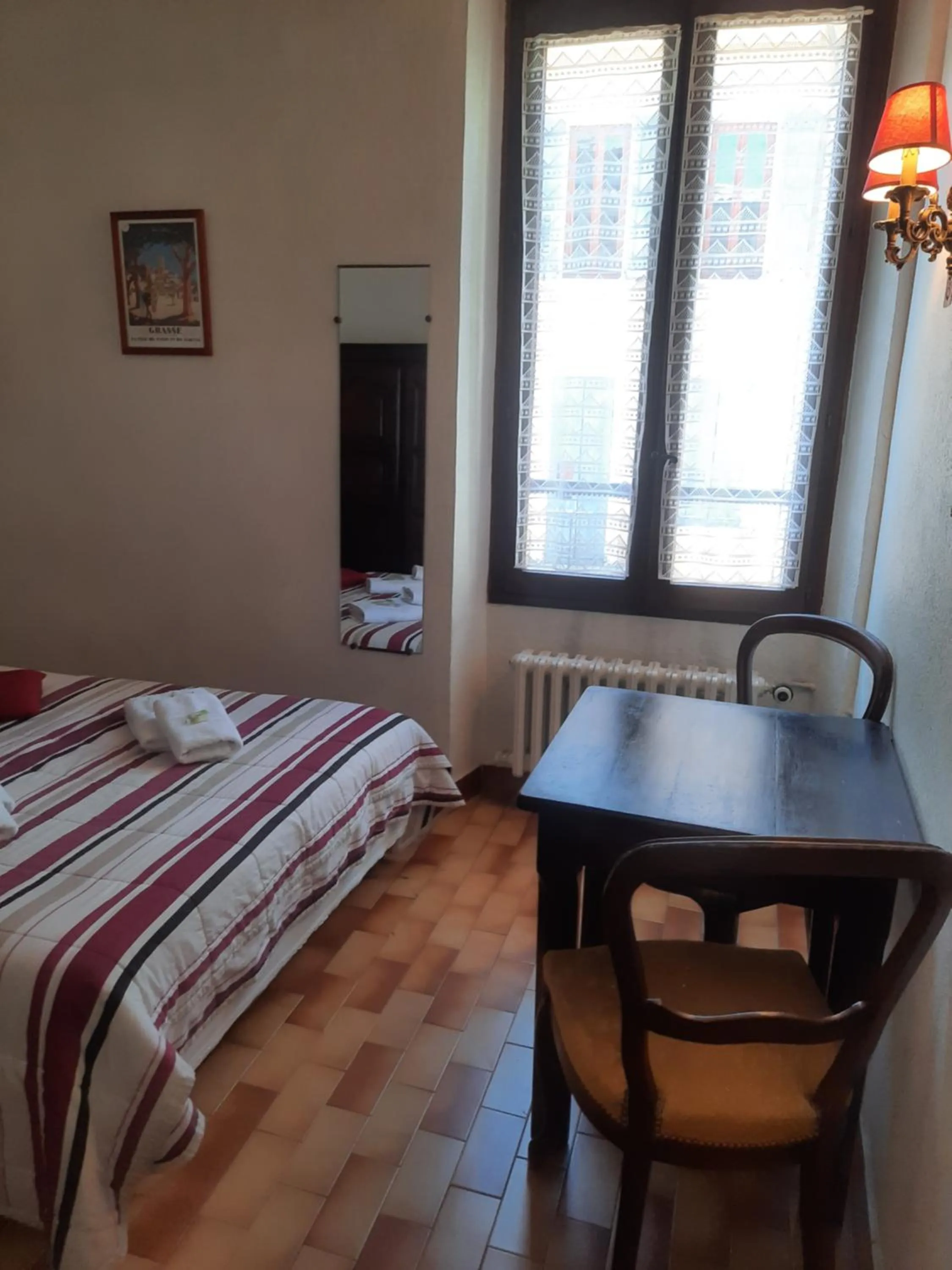 Property building, Bed in Hôtel Central