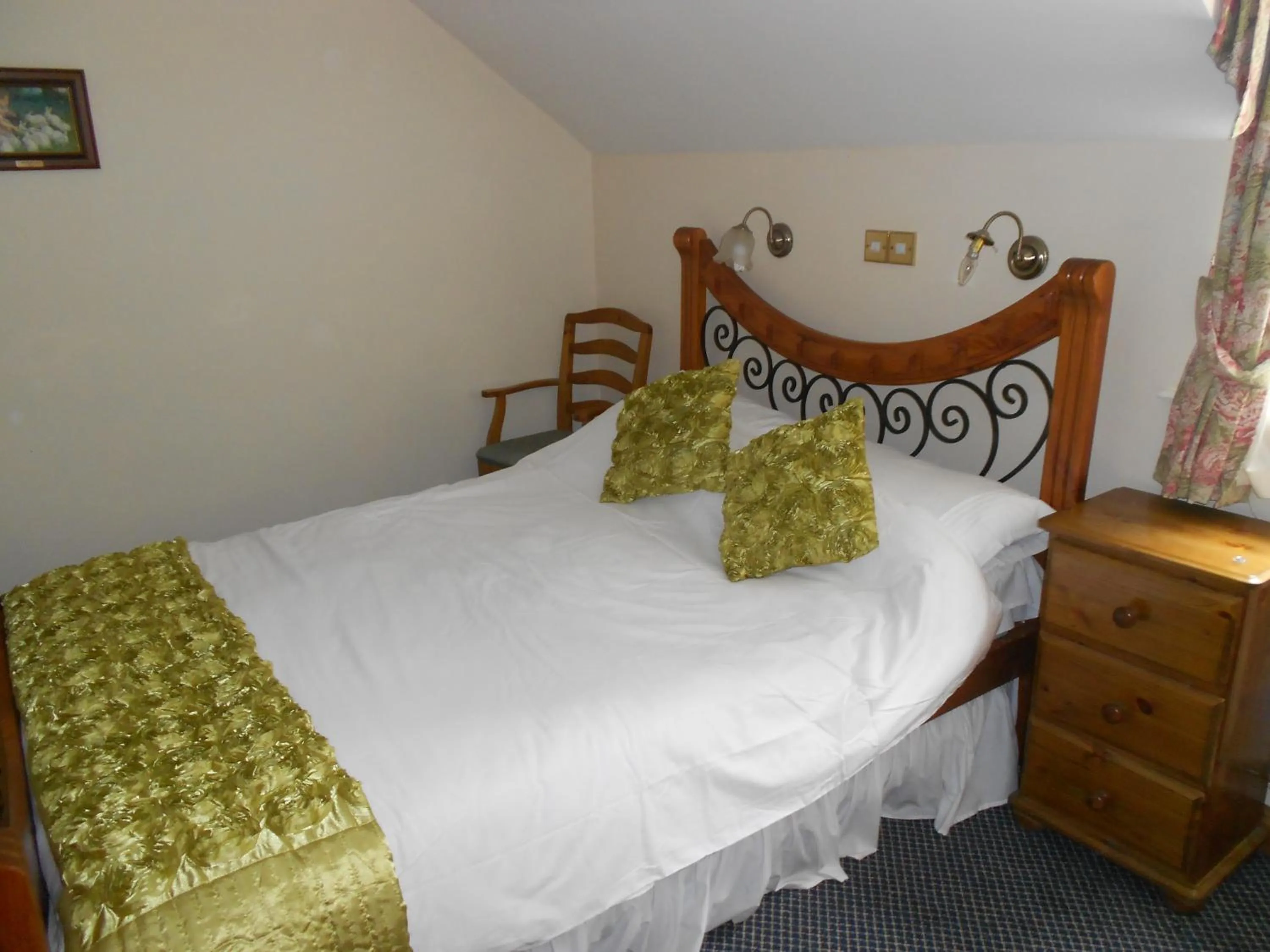 Bed in The Glan Yr Afon Inn