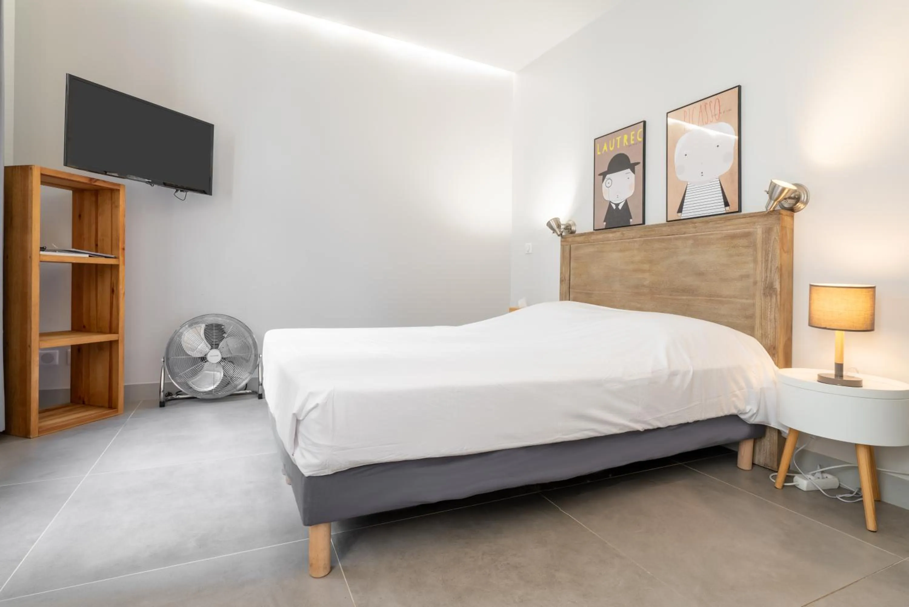 Nearby landmark, Bed in Apparts de l'Oncle Louis