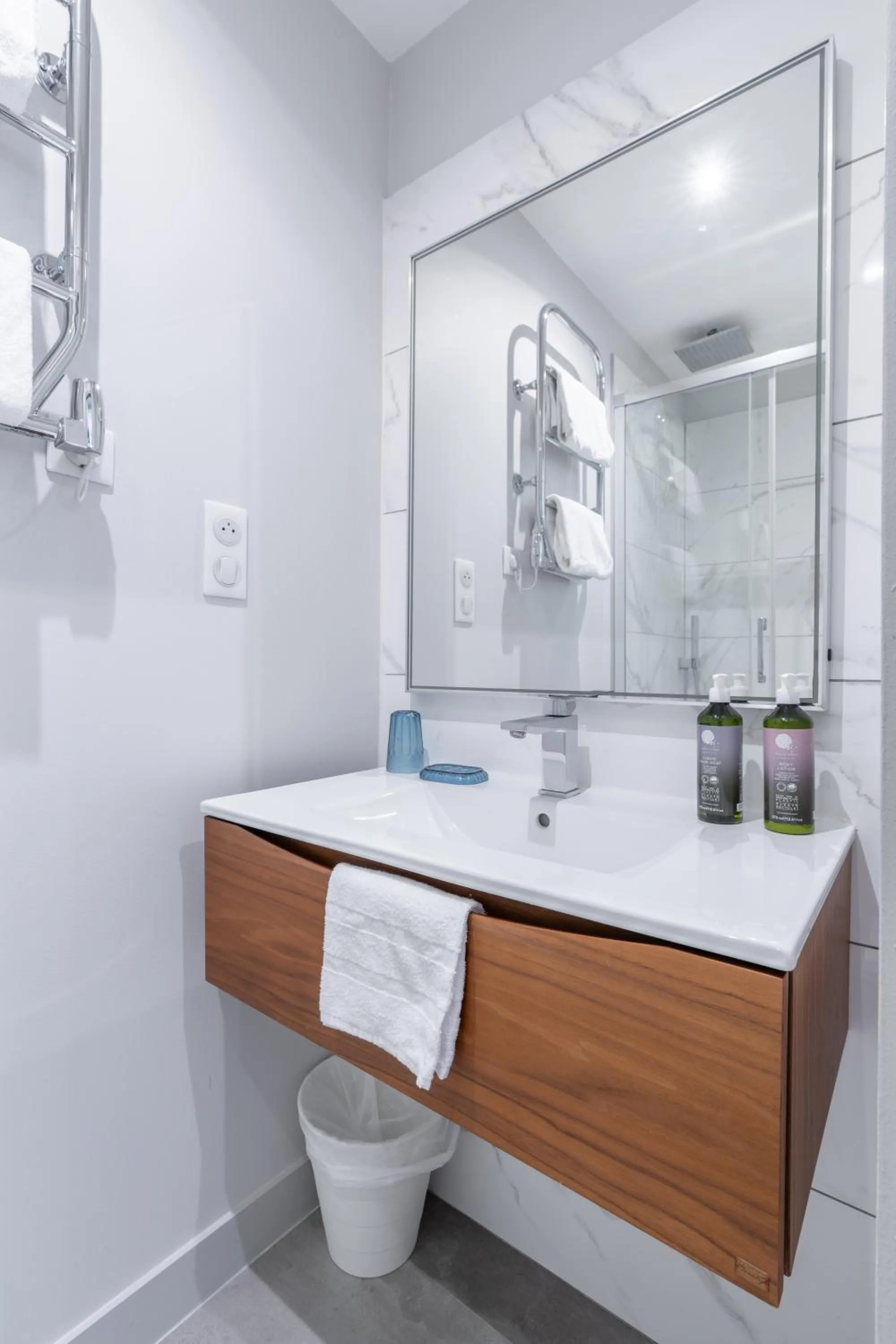 Shower in Apparts de l'Oncle Louis