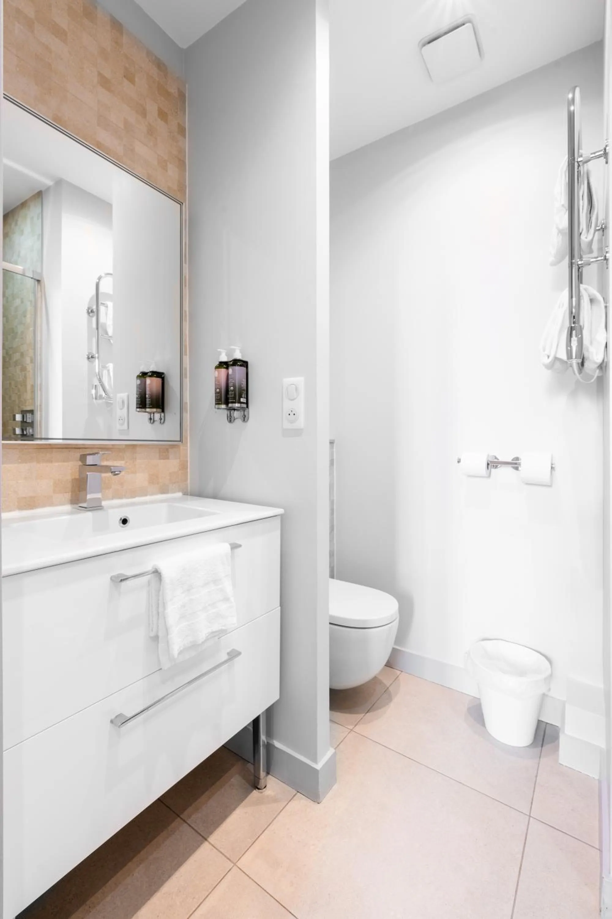 Toilet in Apparts de l'Oncle Louis