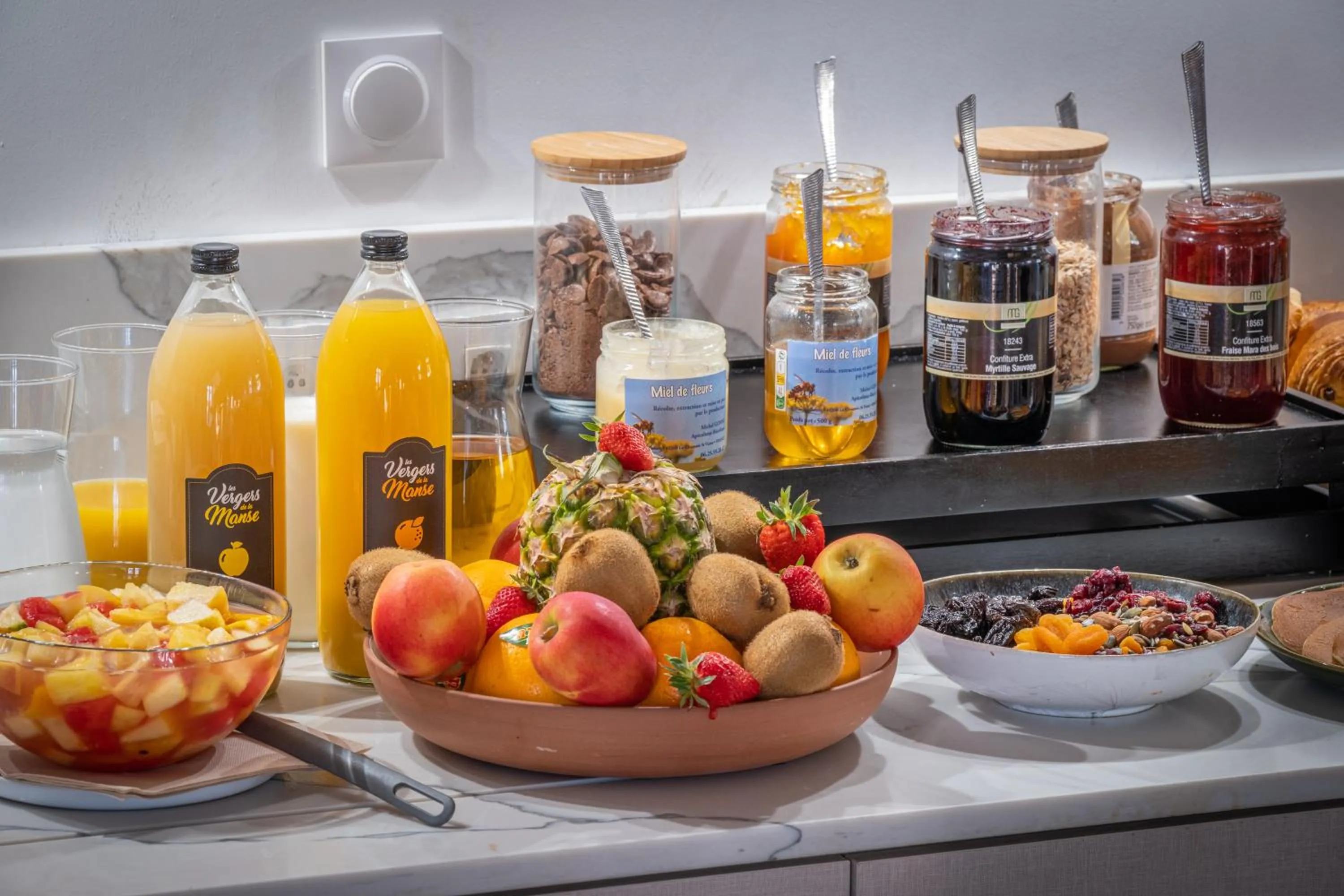 Buffet breakfast in La Clef des Châteaux