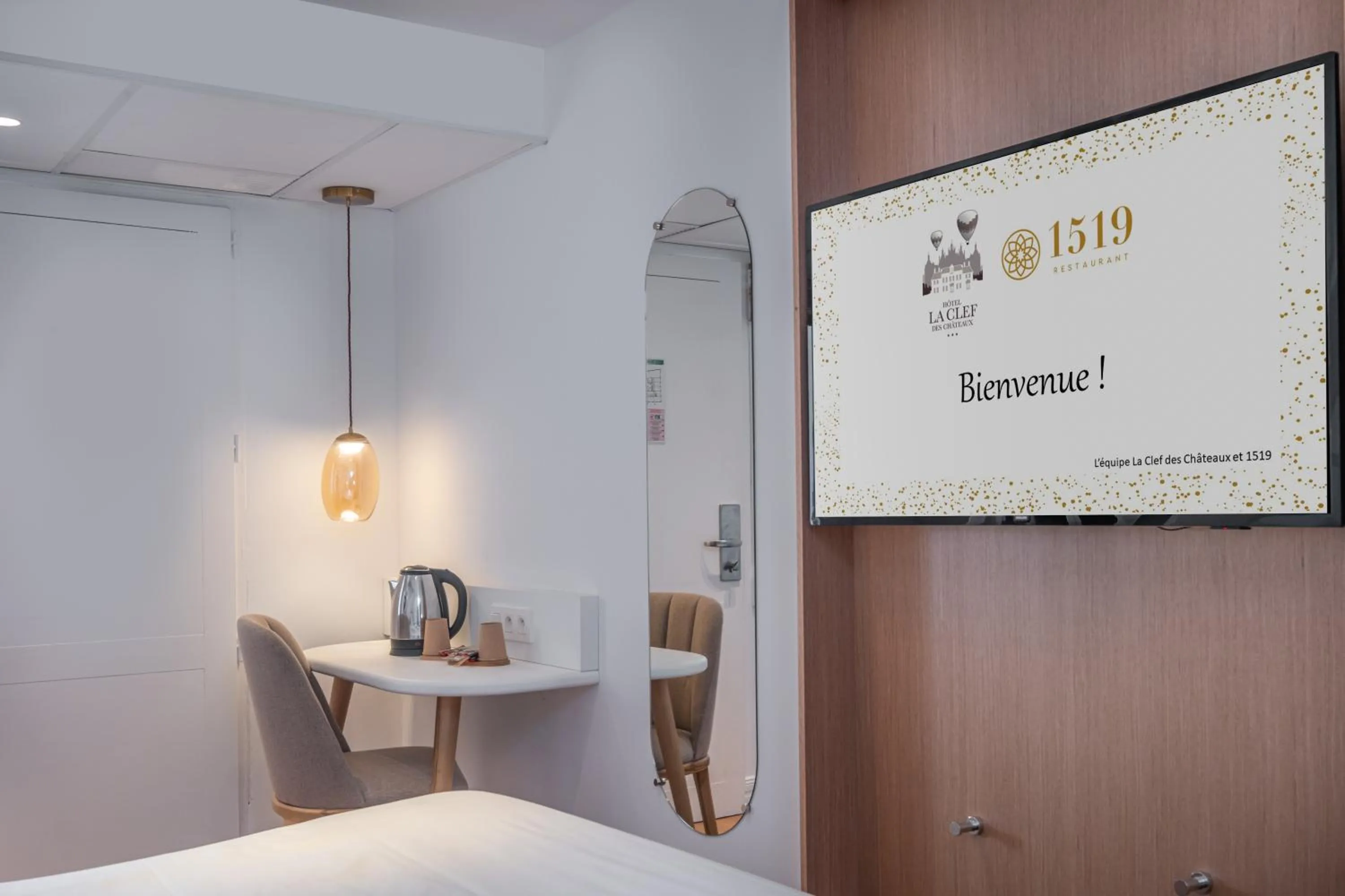 Bedroom, Bed in La Clef des Châteaux