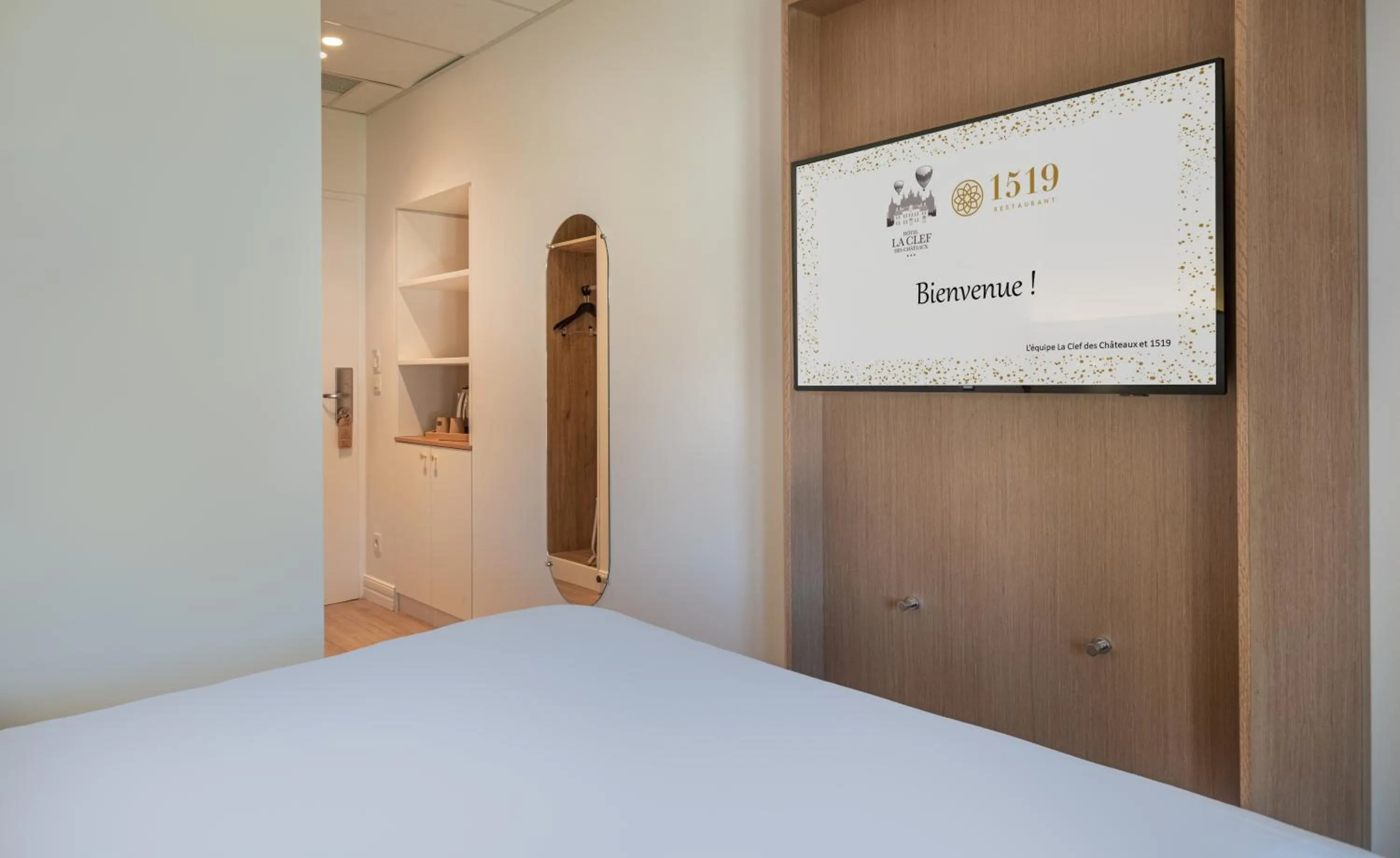 Photo of the whole room, Bed in La Clef des Châteaux