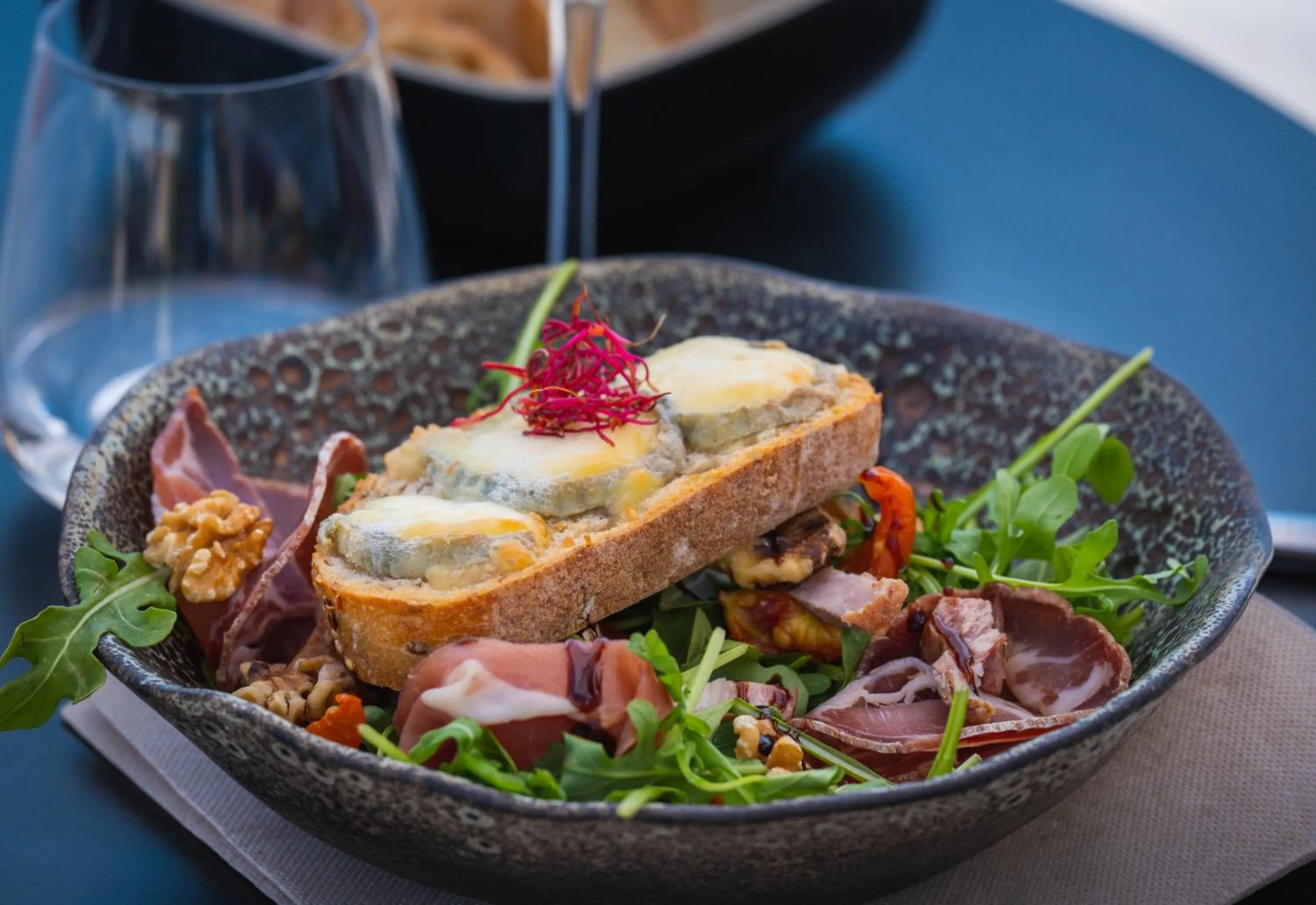 Restaurant/places to eat in La Clef des Châteaux