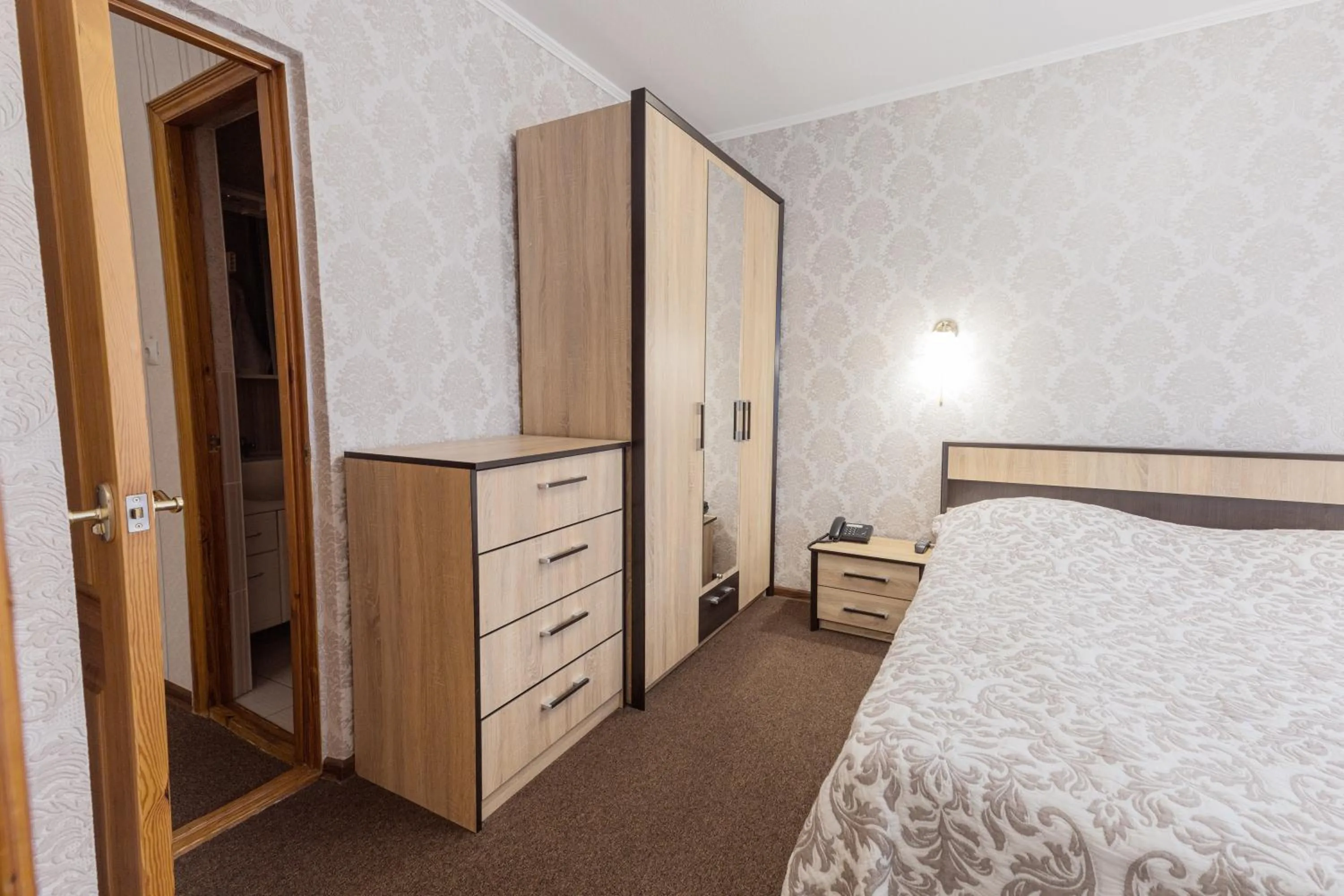 Bedroom, Bed in Hotel Mir