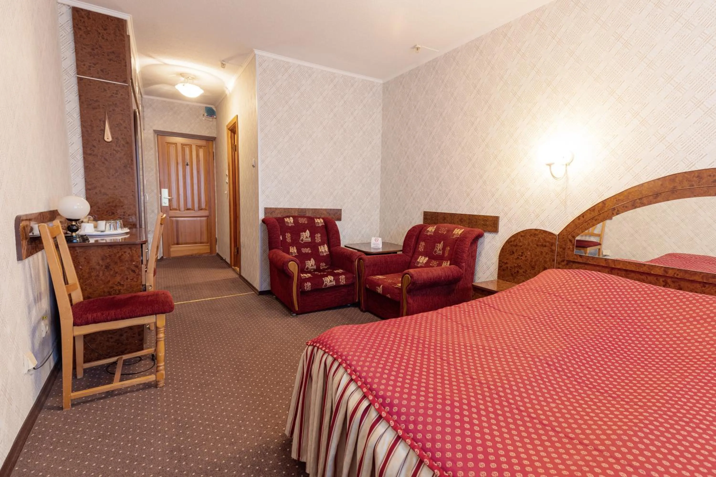 Photo of the whole room, Bed in Hotel Mir