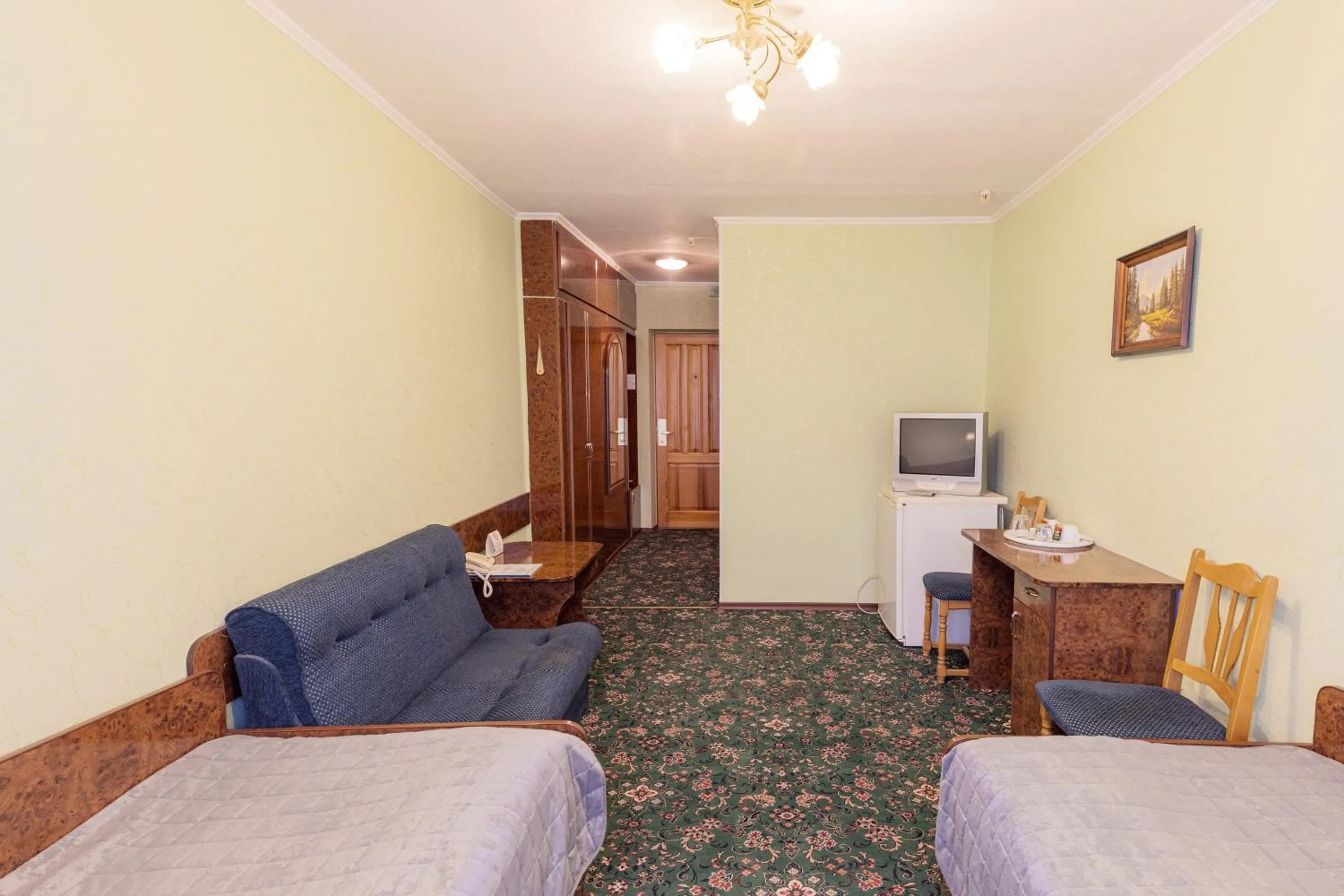 Photo of the whole room, Bed in Hotel Mir