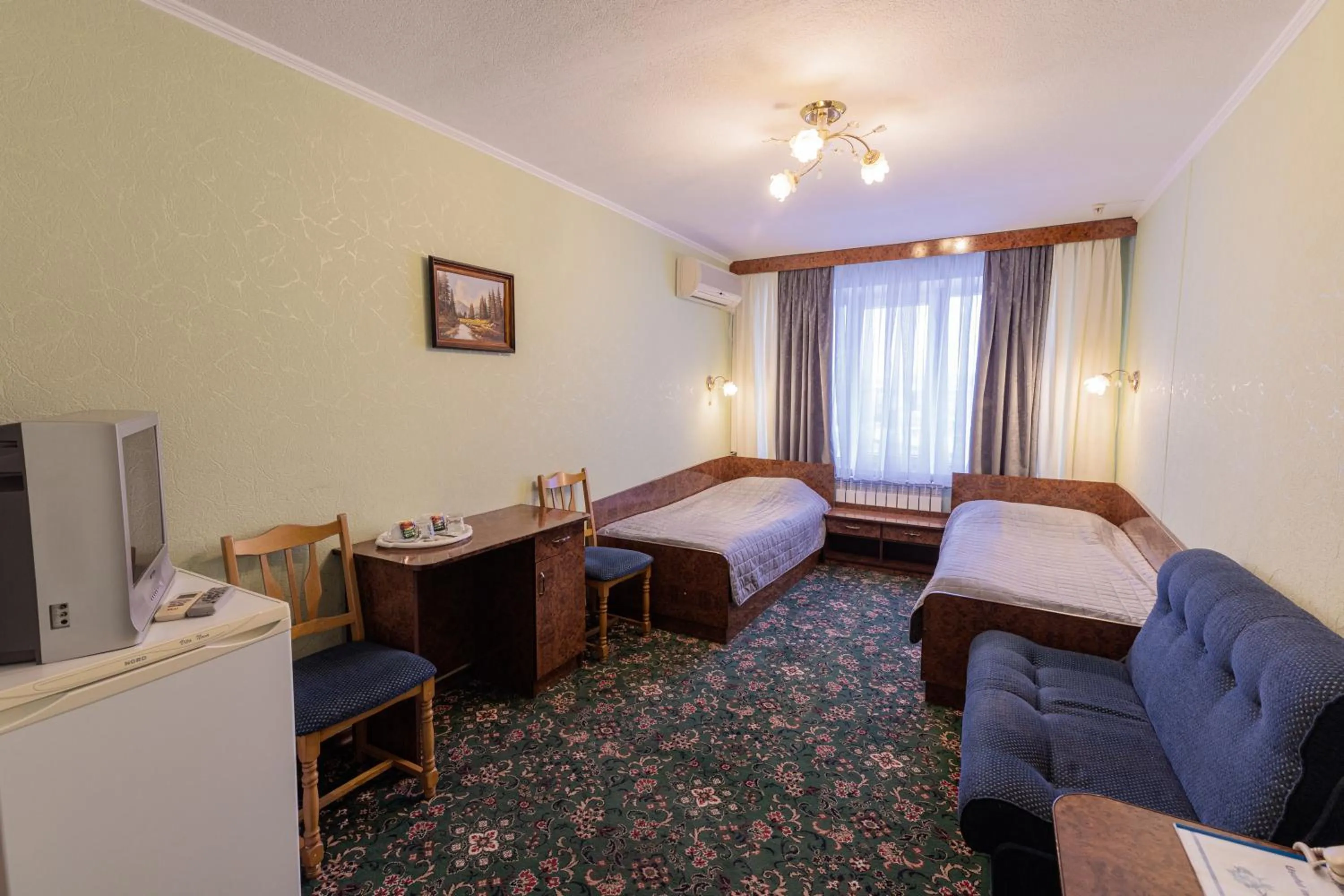 Photo of the whole room in Hotel Mir