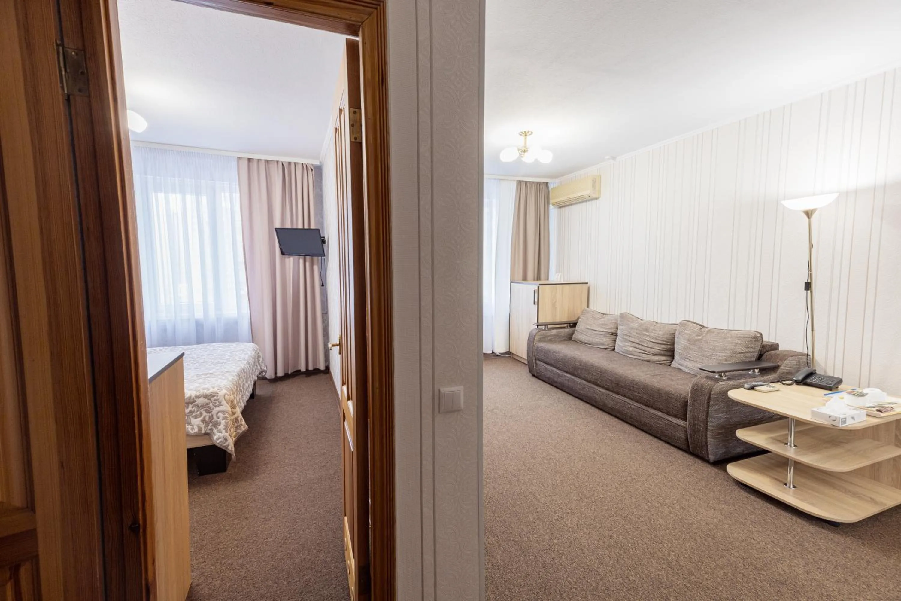 Living room, Bed in Hotel Mir