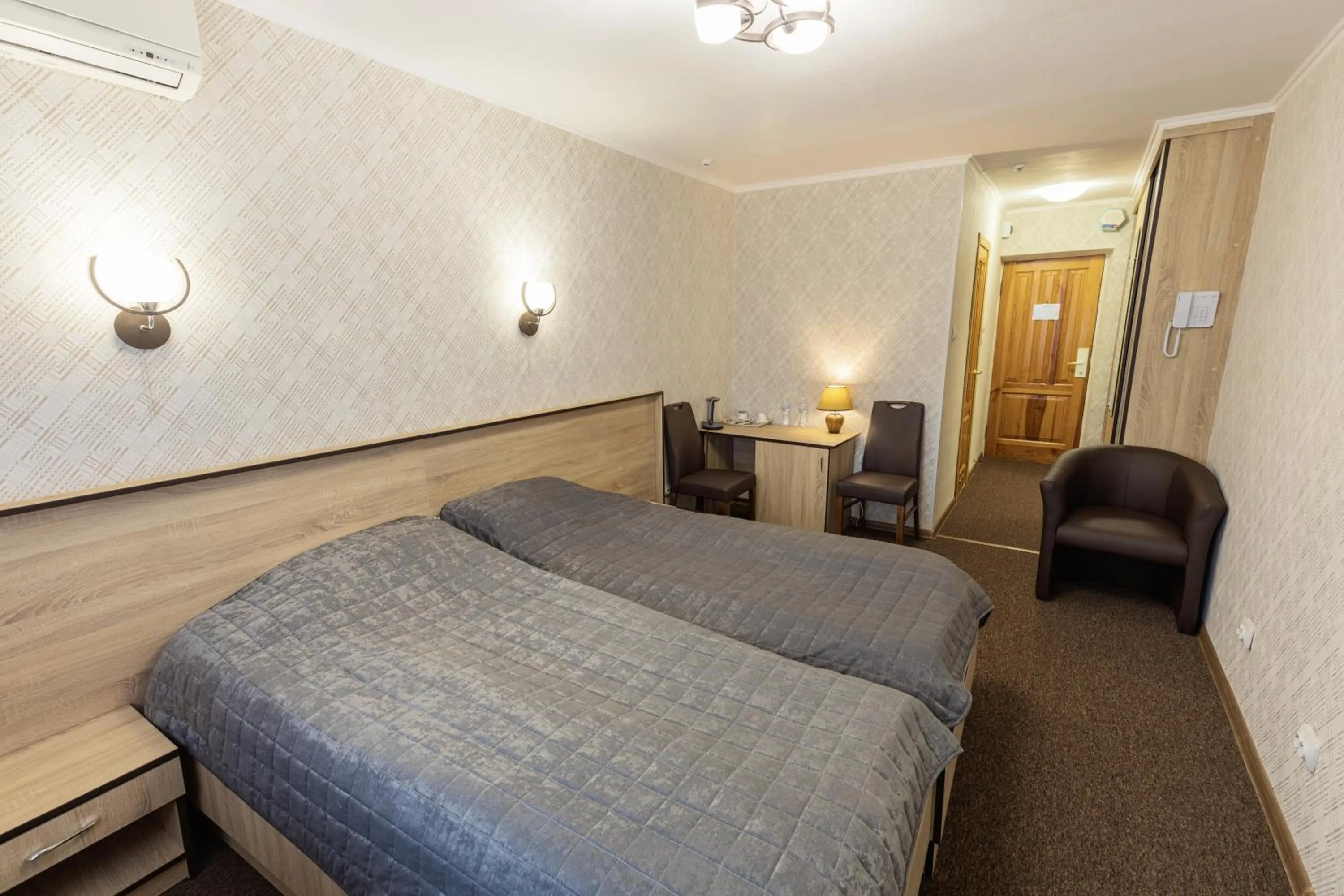 Bedroom, Bed in Hotel Mir