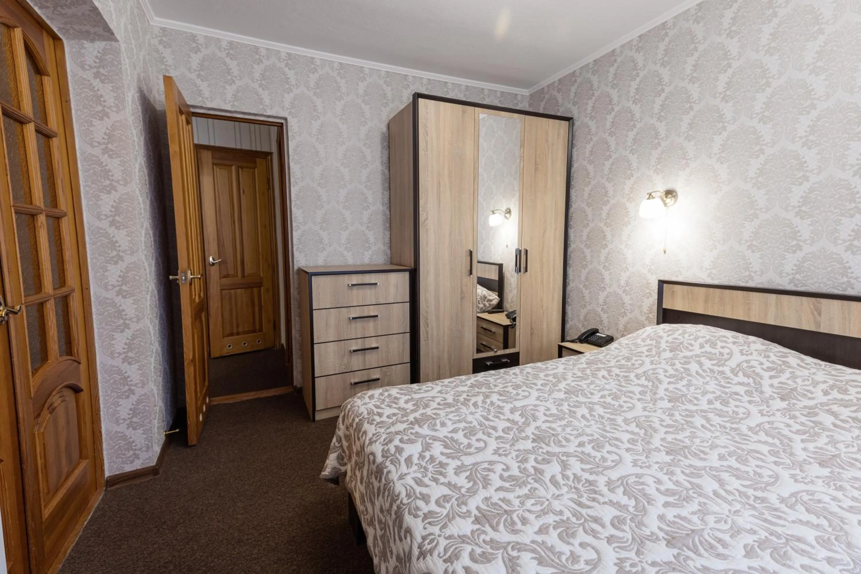 Bedroom, Bed in Hotel Mir