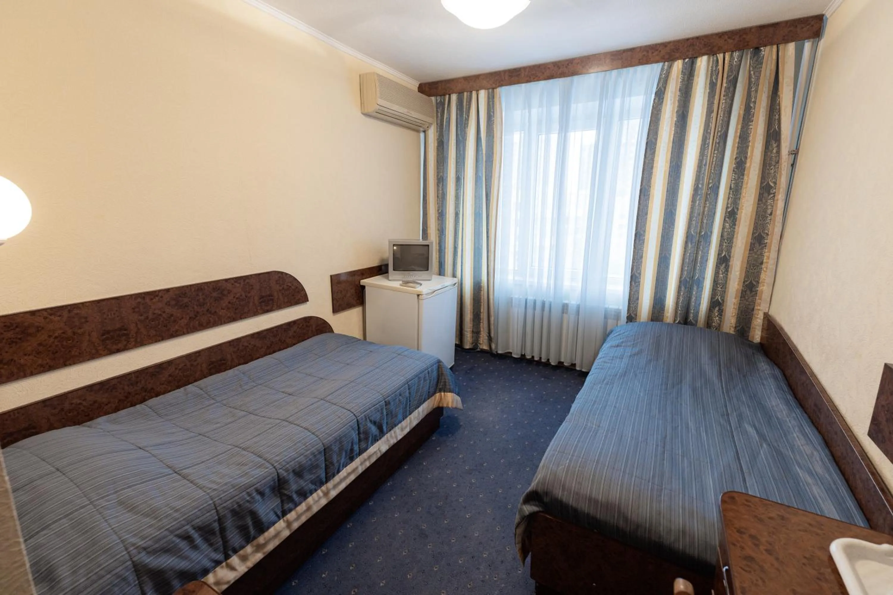 Photo of the whole room, Bed in Hotel Mir