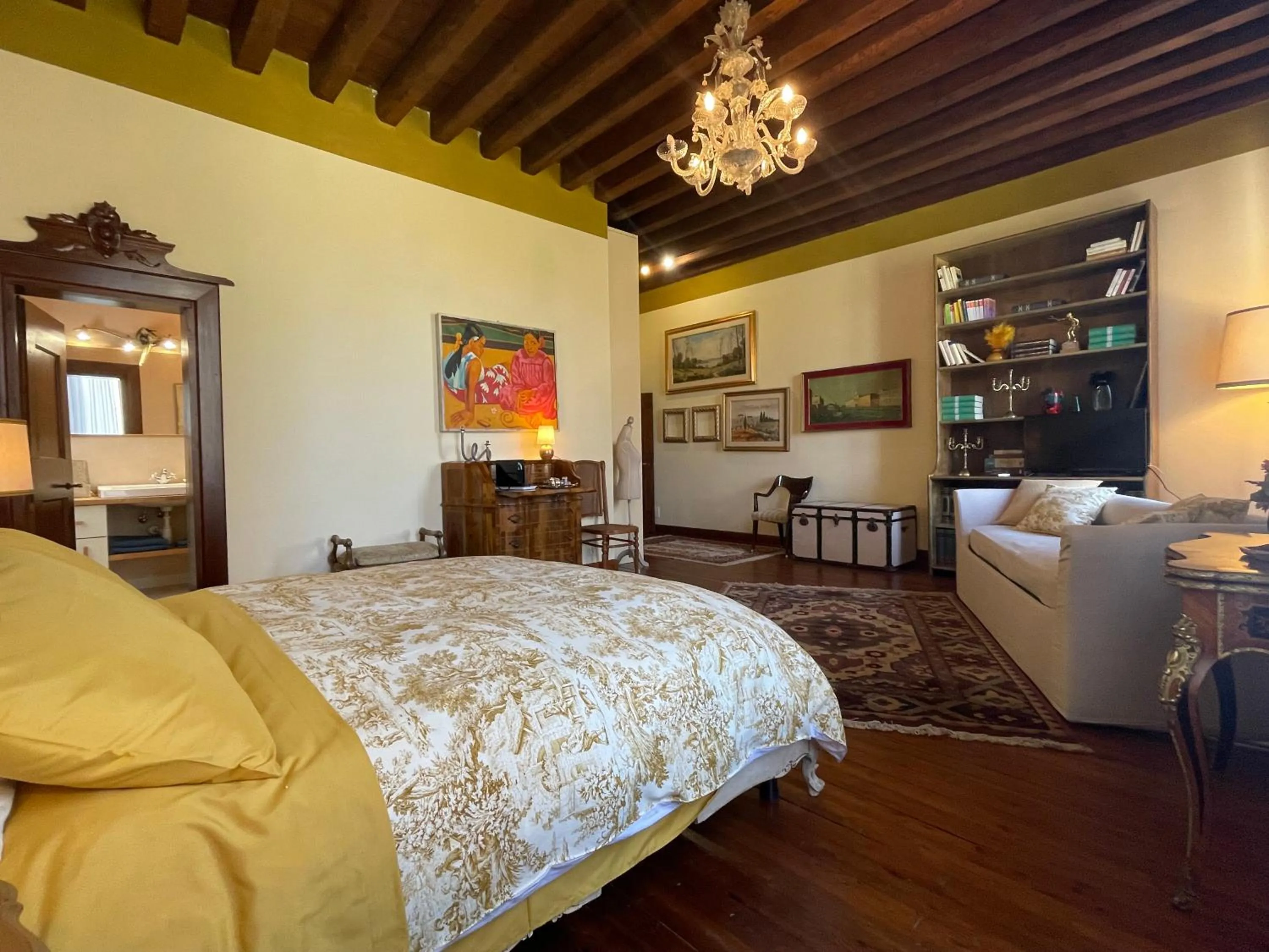 Photo of the whole room, Bed in Villa Irene