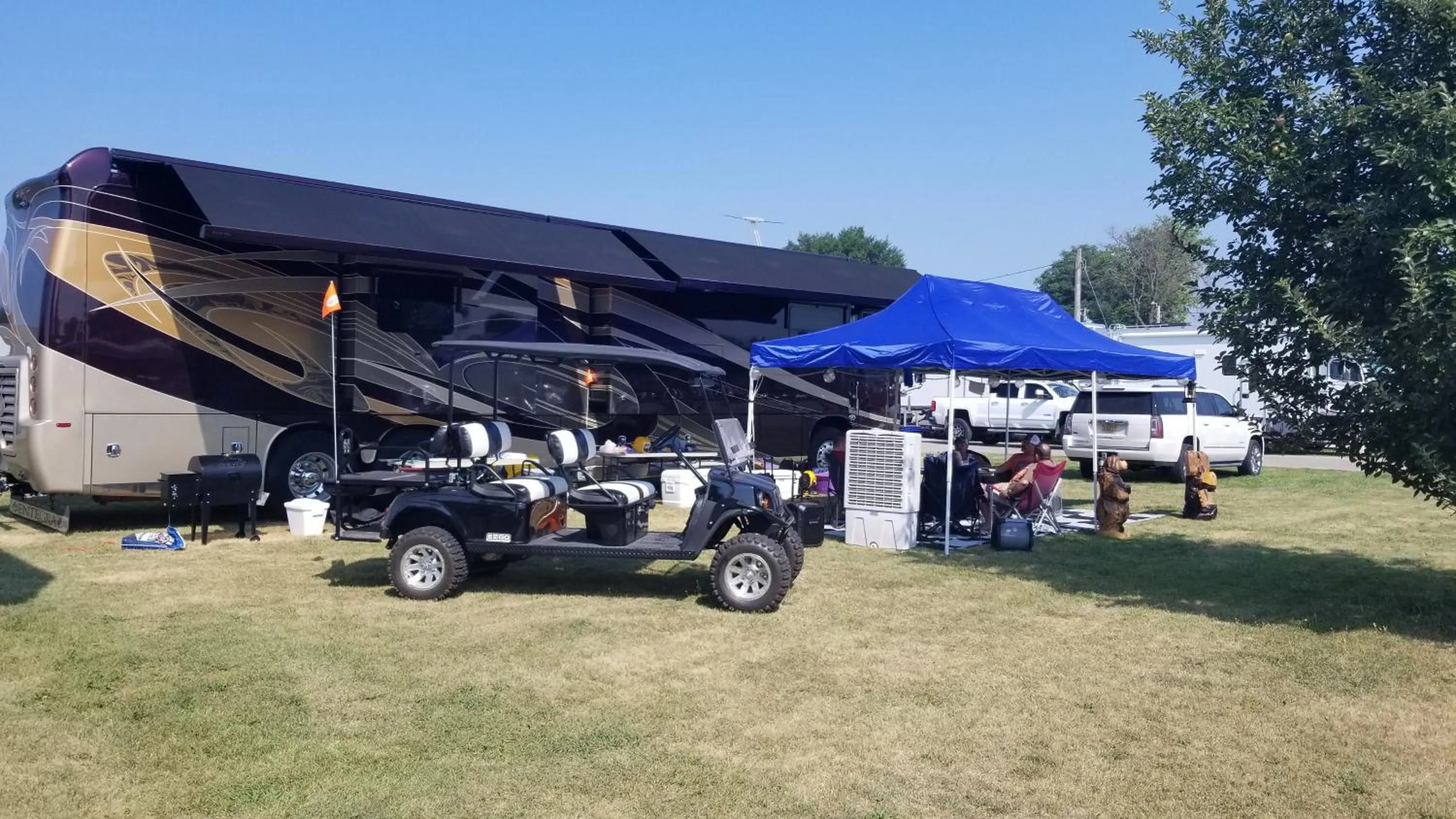 Property Building in Red Carpet Motel - Knoxville