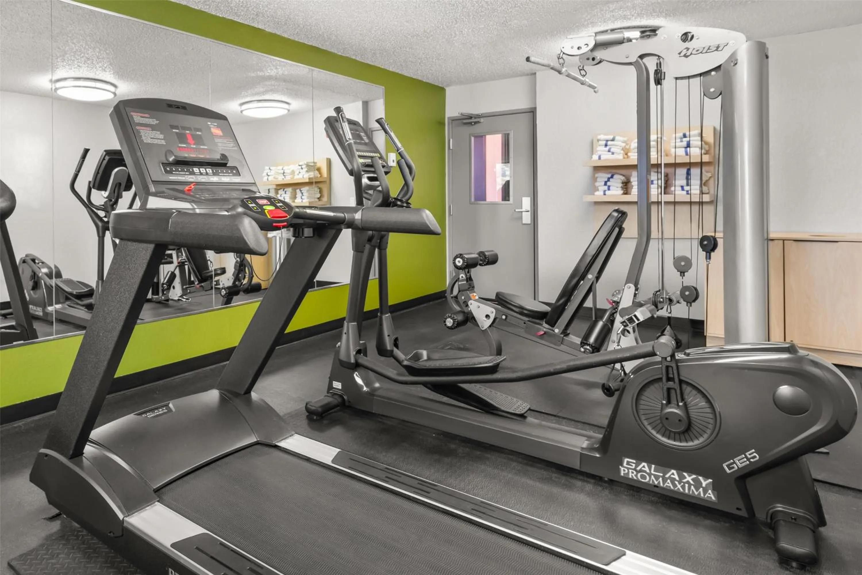 Fitness centre/facilities in Spark By Hilton Eden Prairie