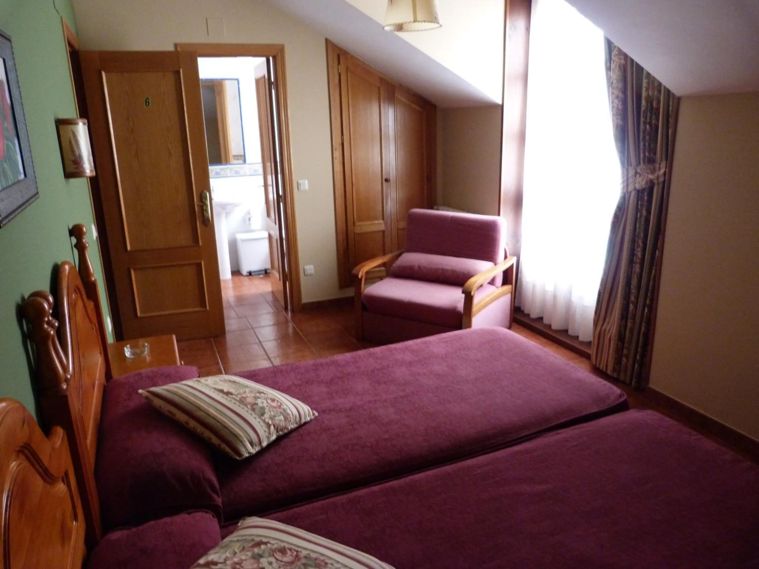 Day, Bed in Hotel Mestas