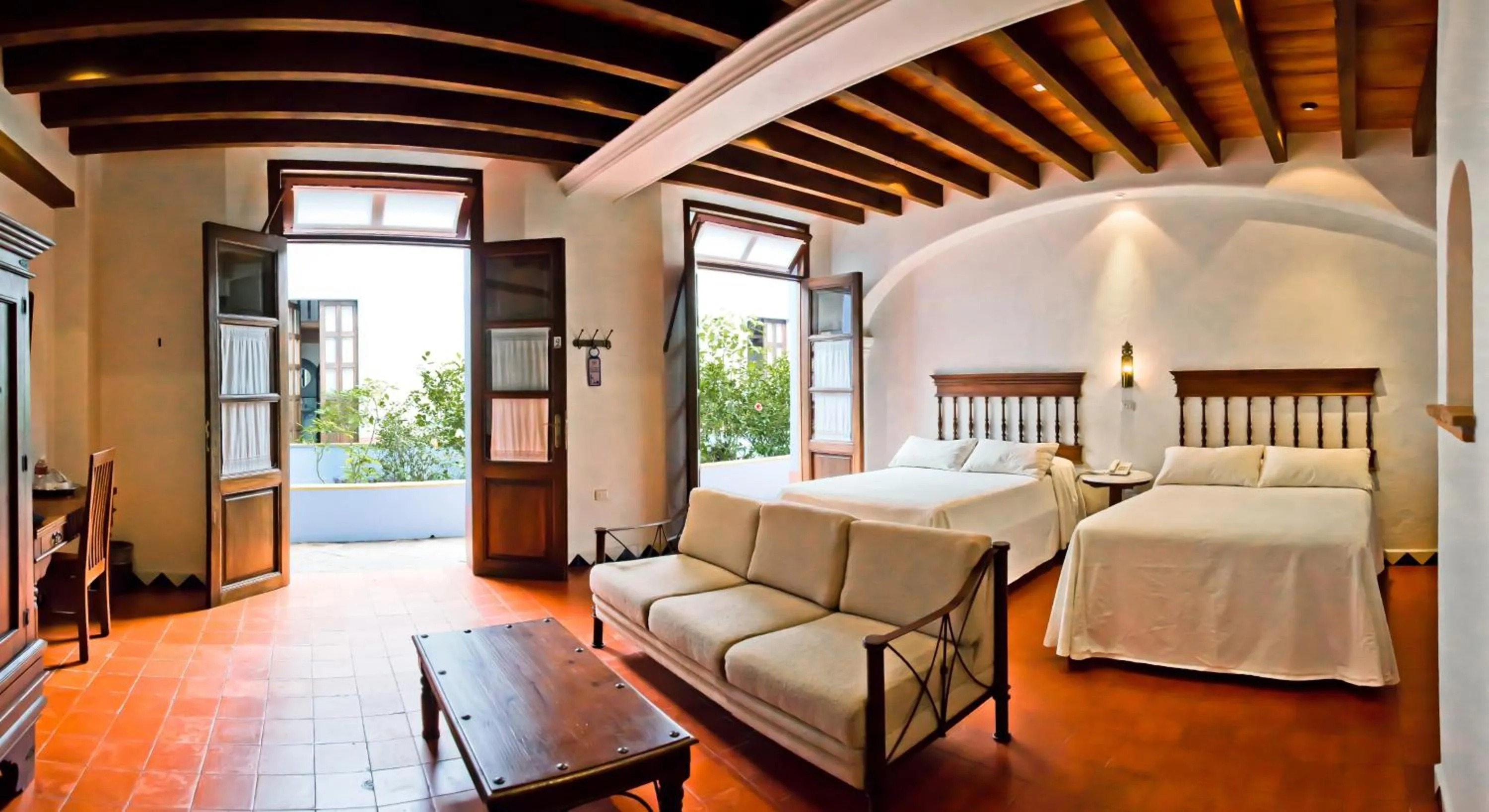 Photo of the whole room, Bed in Meson del Alferez Coatepec