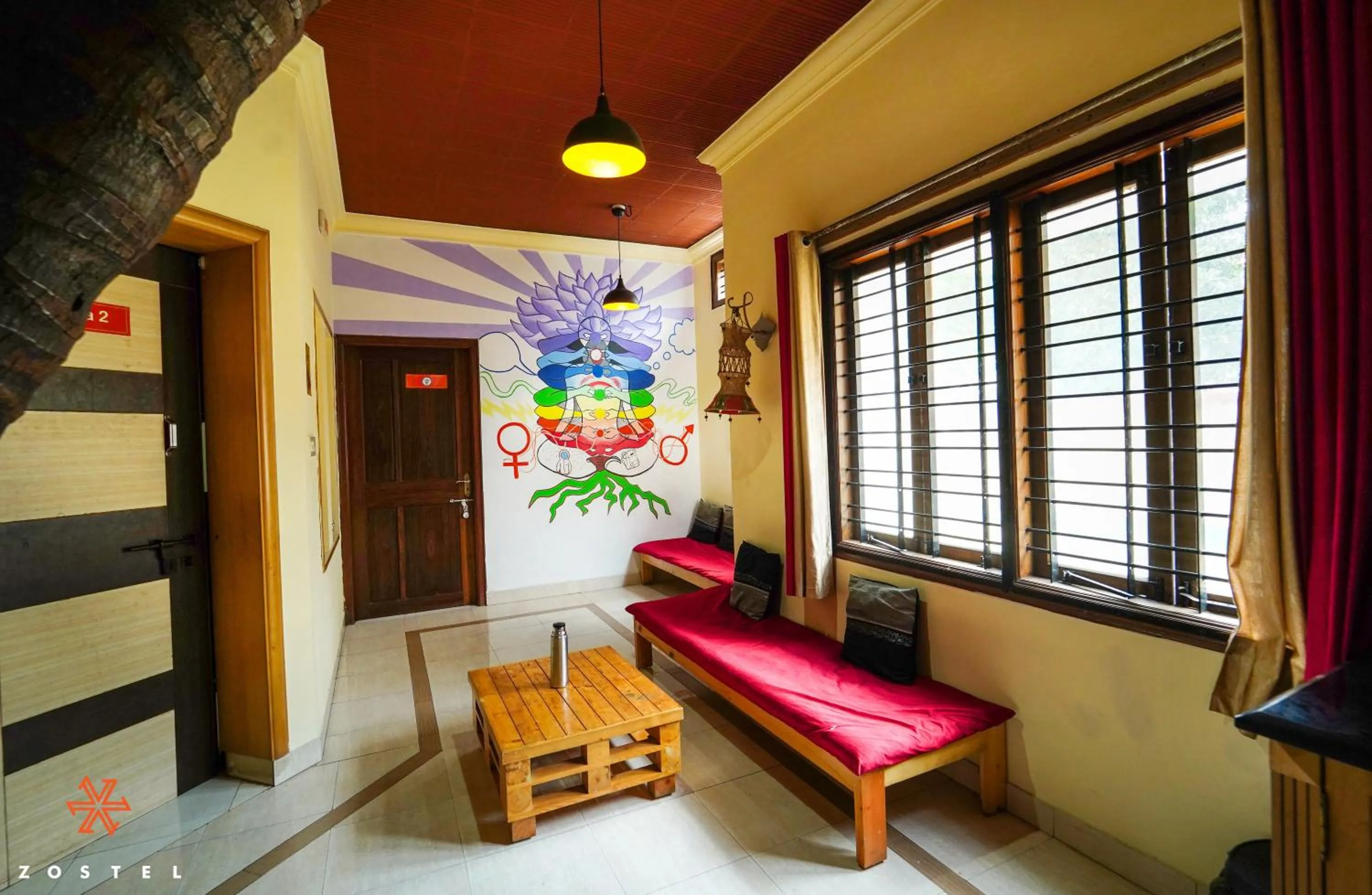 Communal lounge/ TV room in Zostel Mysore