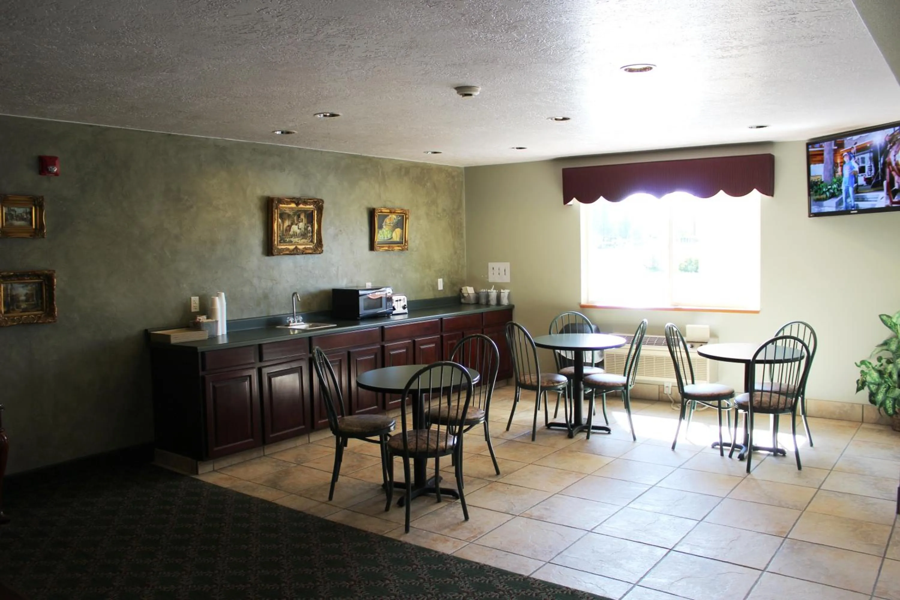 Restaurant/places to eat in Scipio Hotel