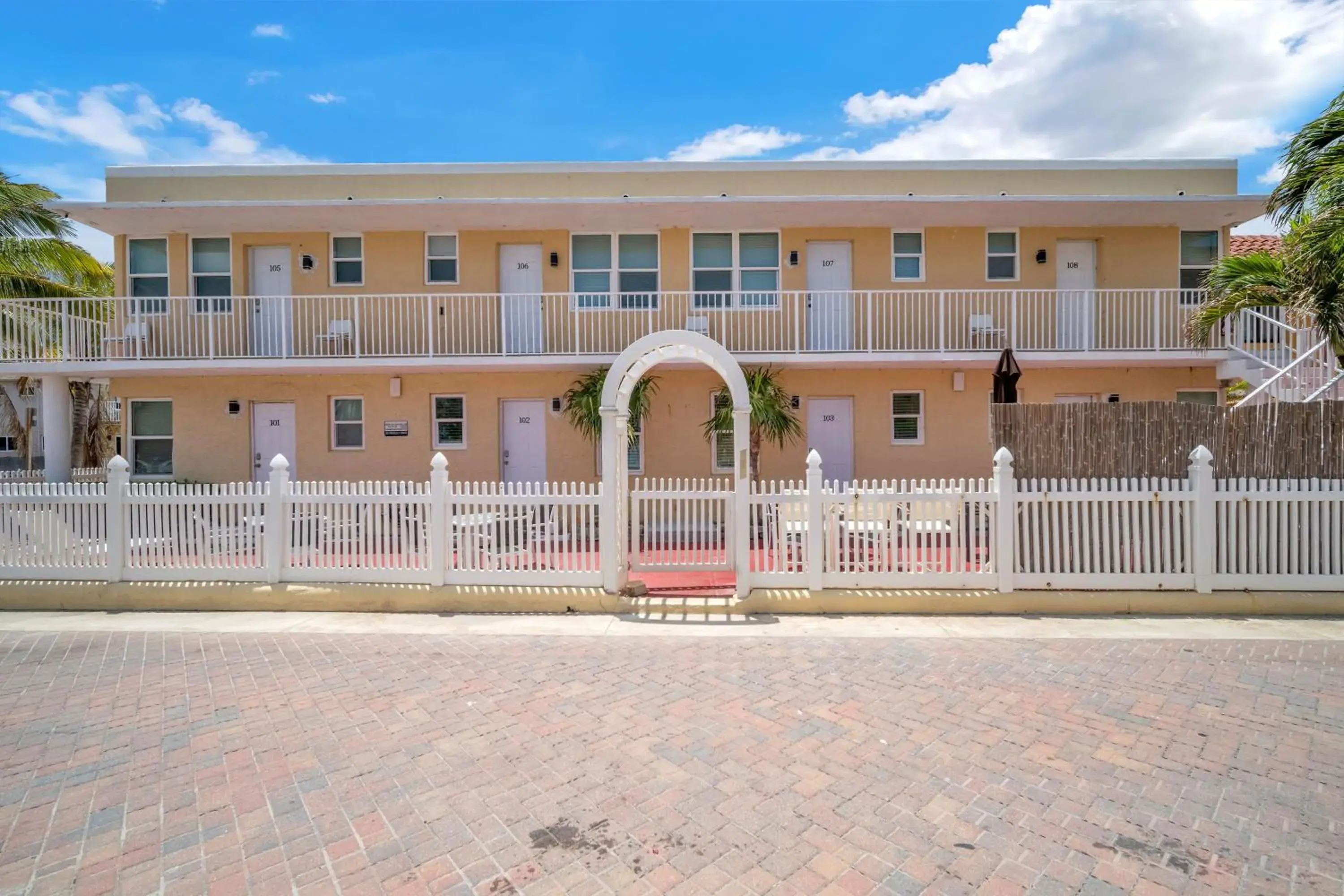 Laguna Blu Beach Laguna Blu Beach