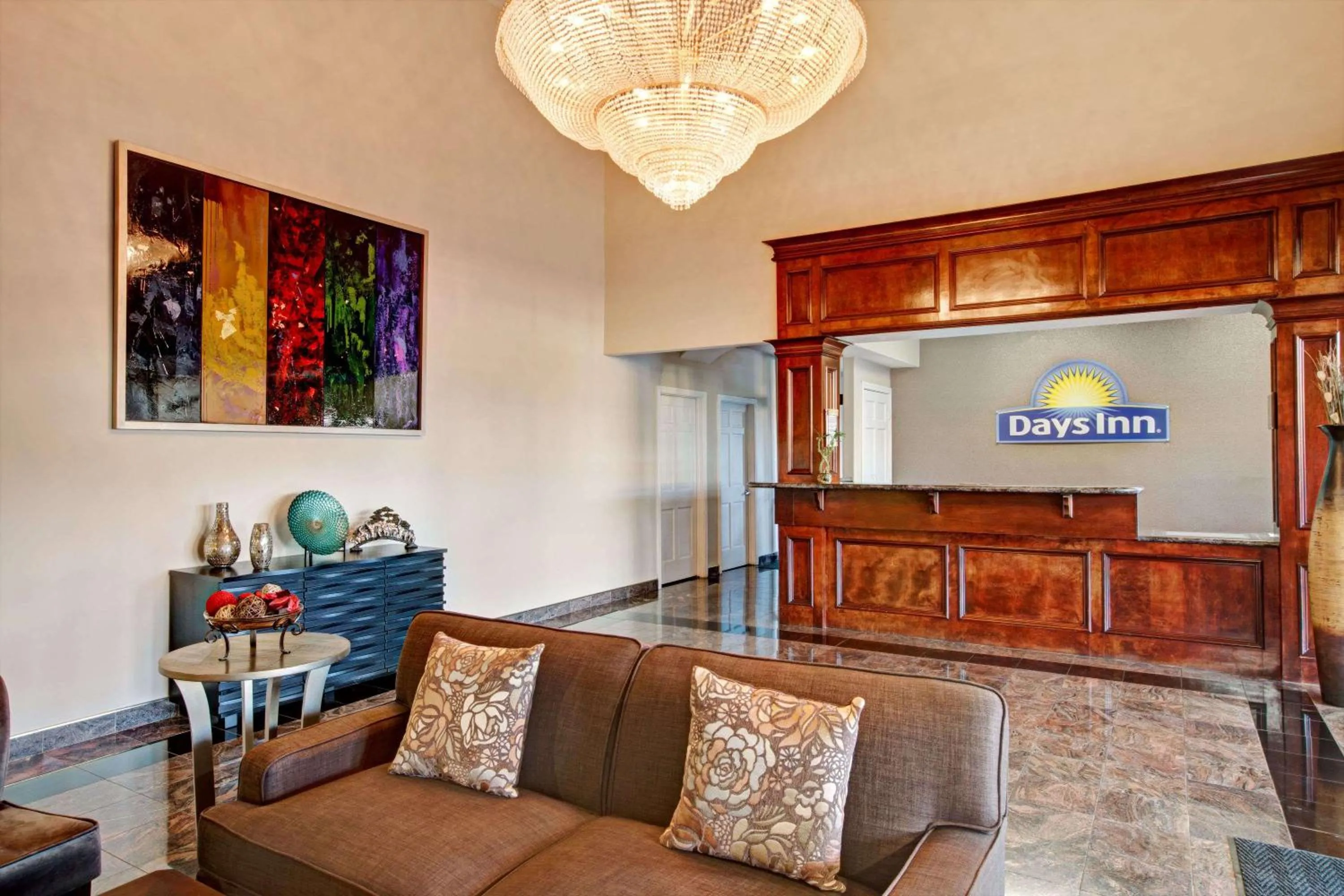 Lobby or reception in Days Inn & Suites by Wyndham Houston North - Spring