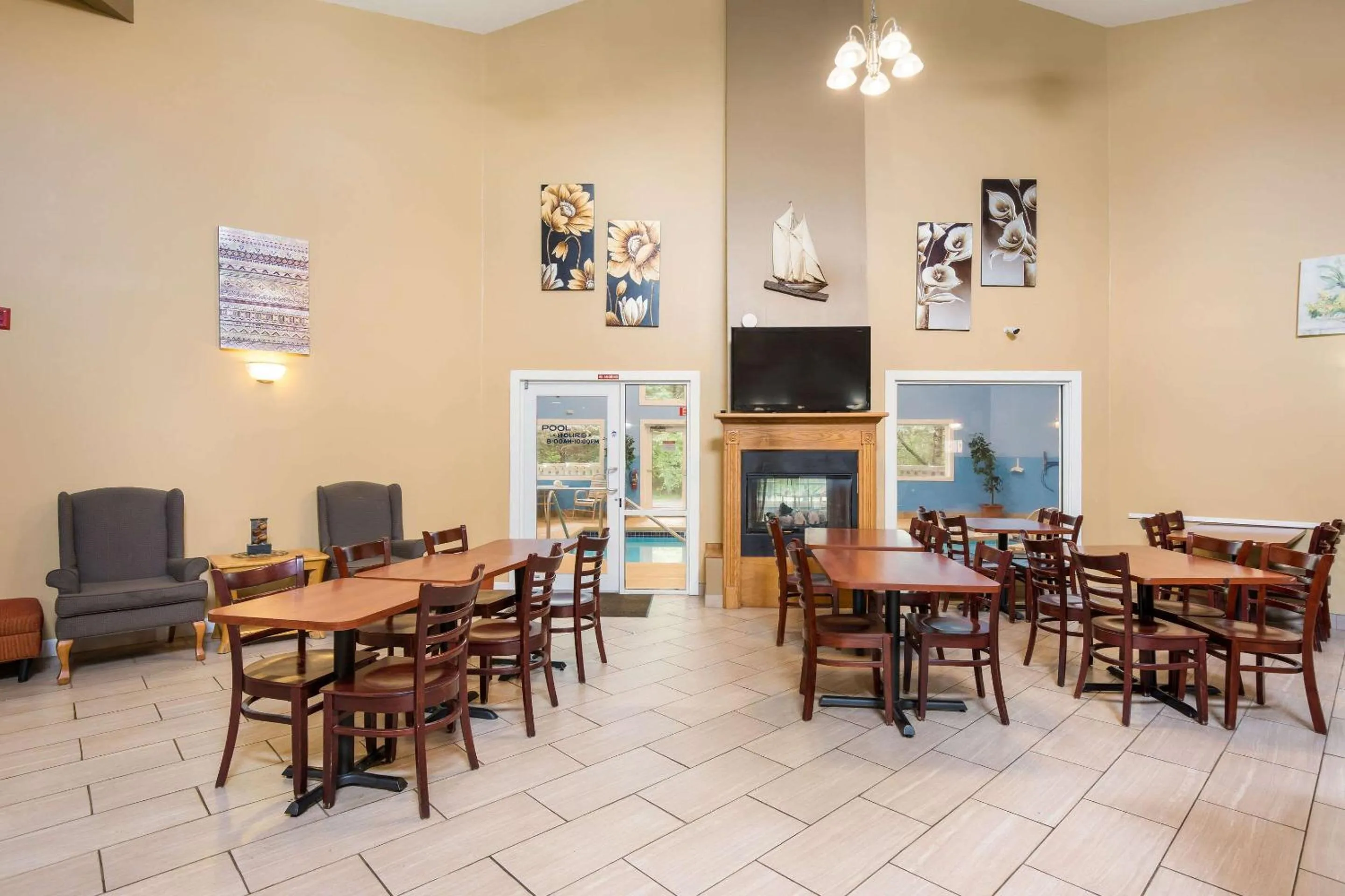 Restaurant/places to eat in Econo Lodge Lake Mills