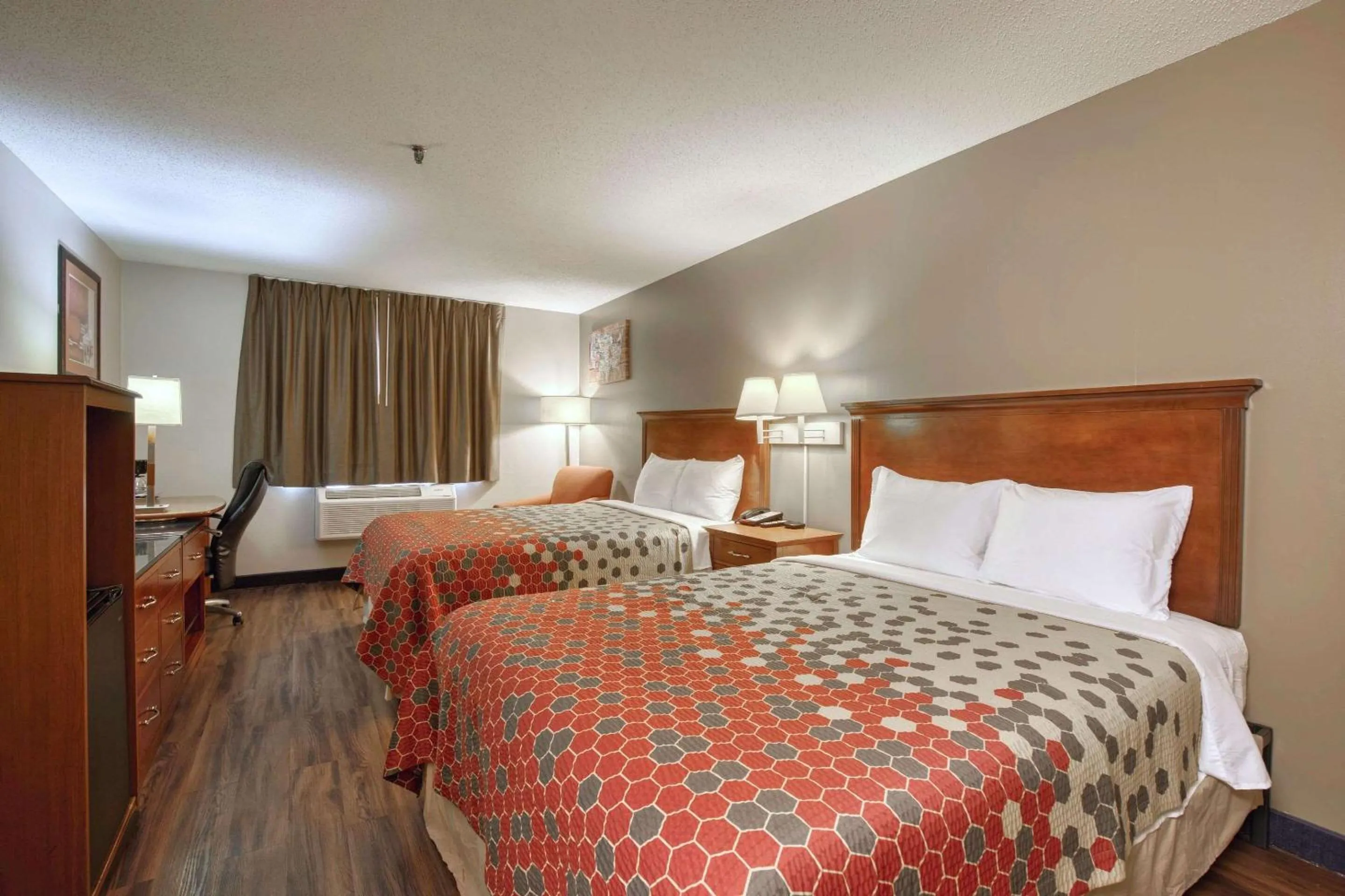 Bedroom, Bed in Econo Lodge Lake Mills