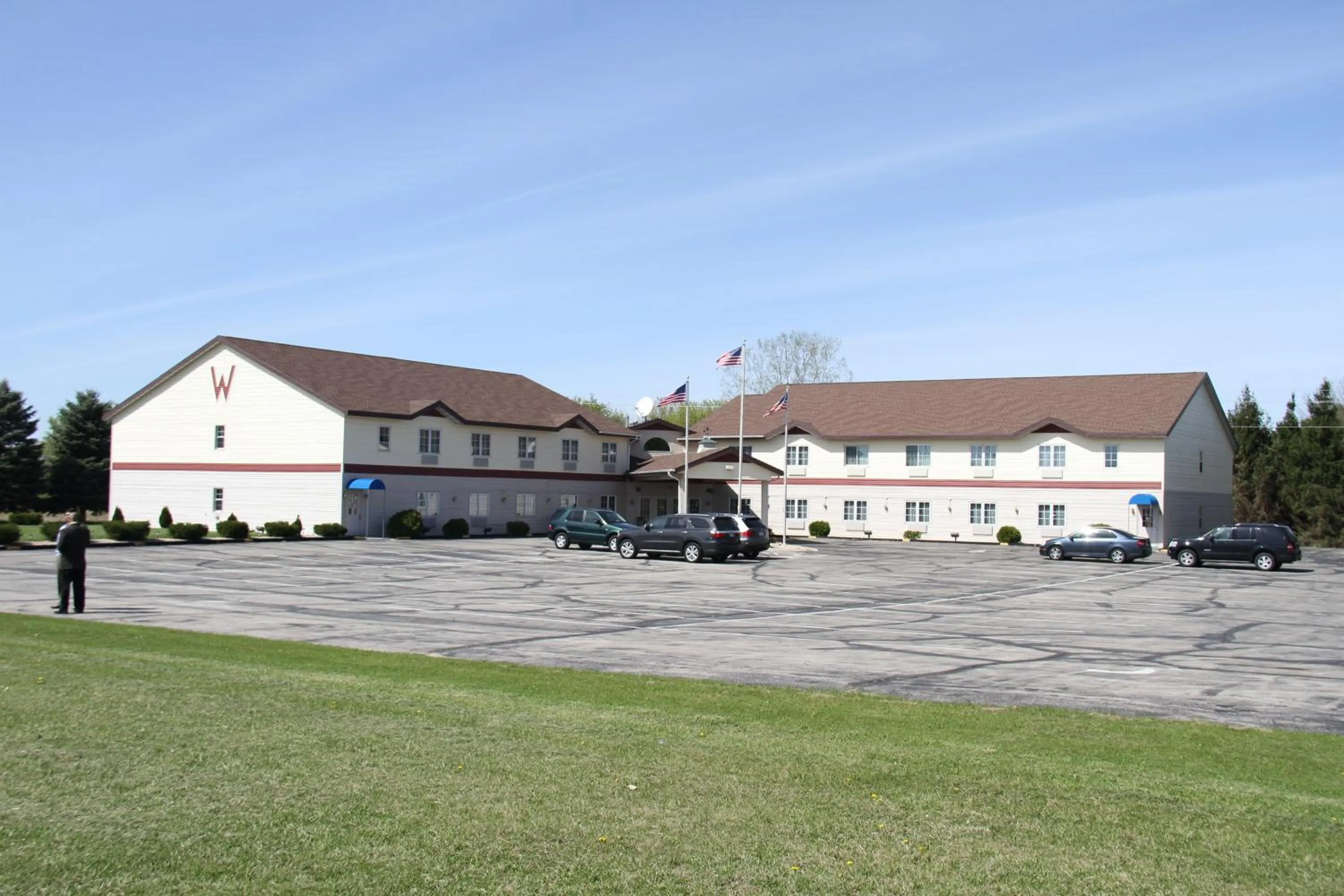 Street view in Econo Lodge Lake Mills