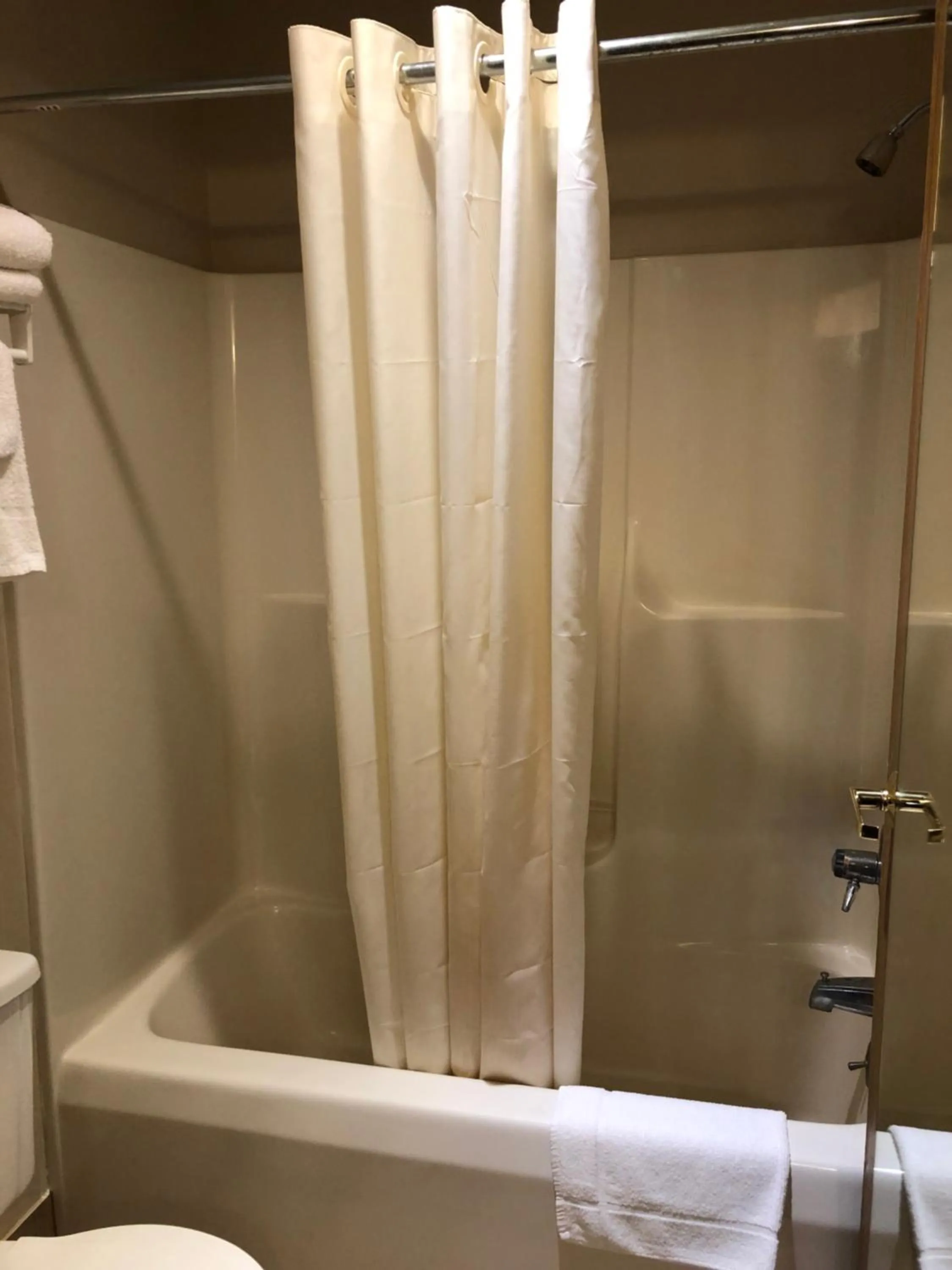 Bathroom in Econo Lodge Lake Mills