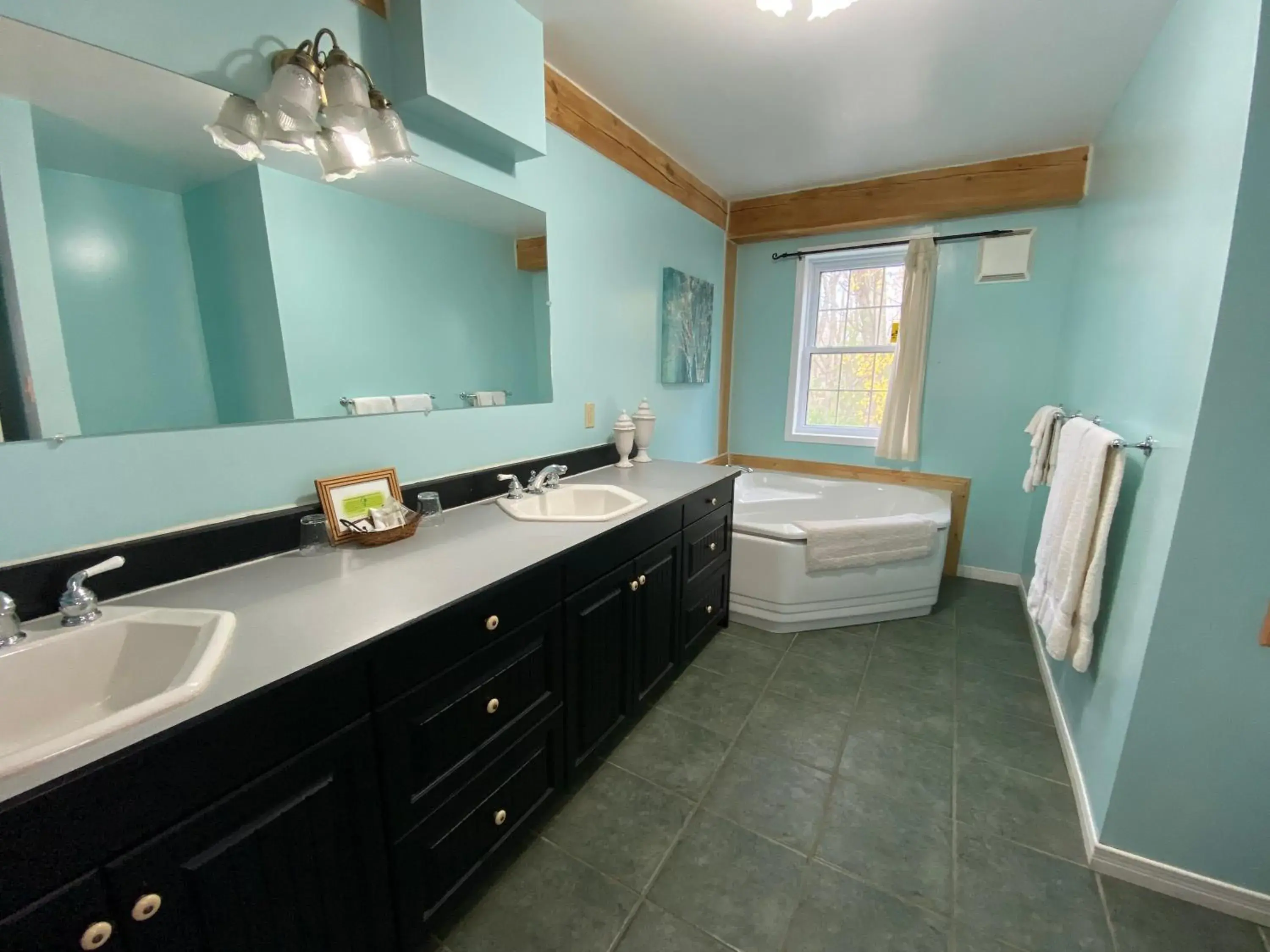 King Room - single occupancy in Timber House Resort King Room - single occupancy in Timber House Resort