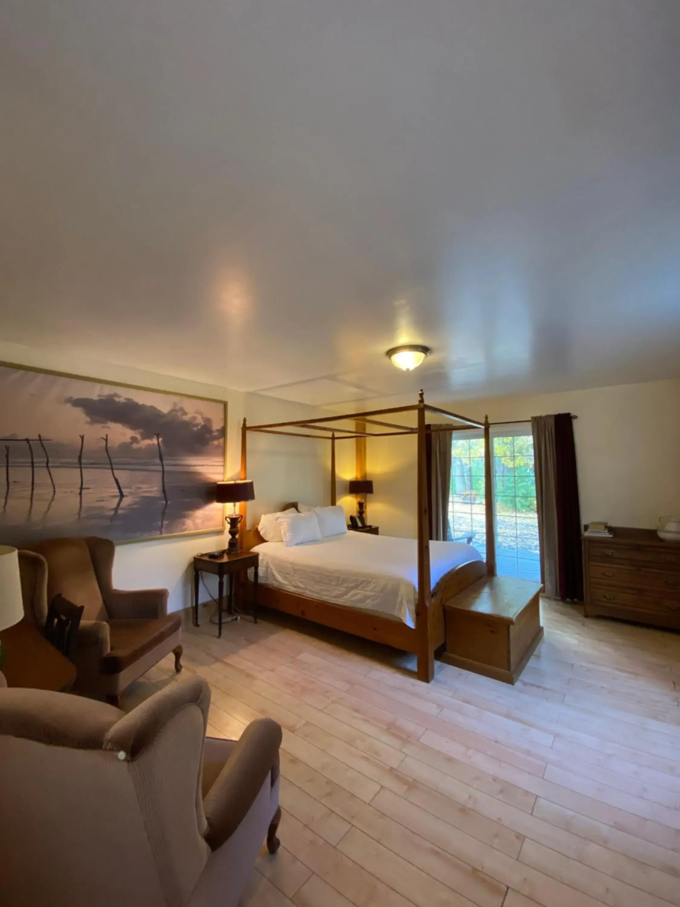 Queen Room - single occupancy in Timber House Resort Queen Room - single occupancy in Timber House Resort
